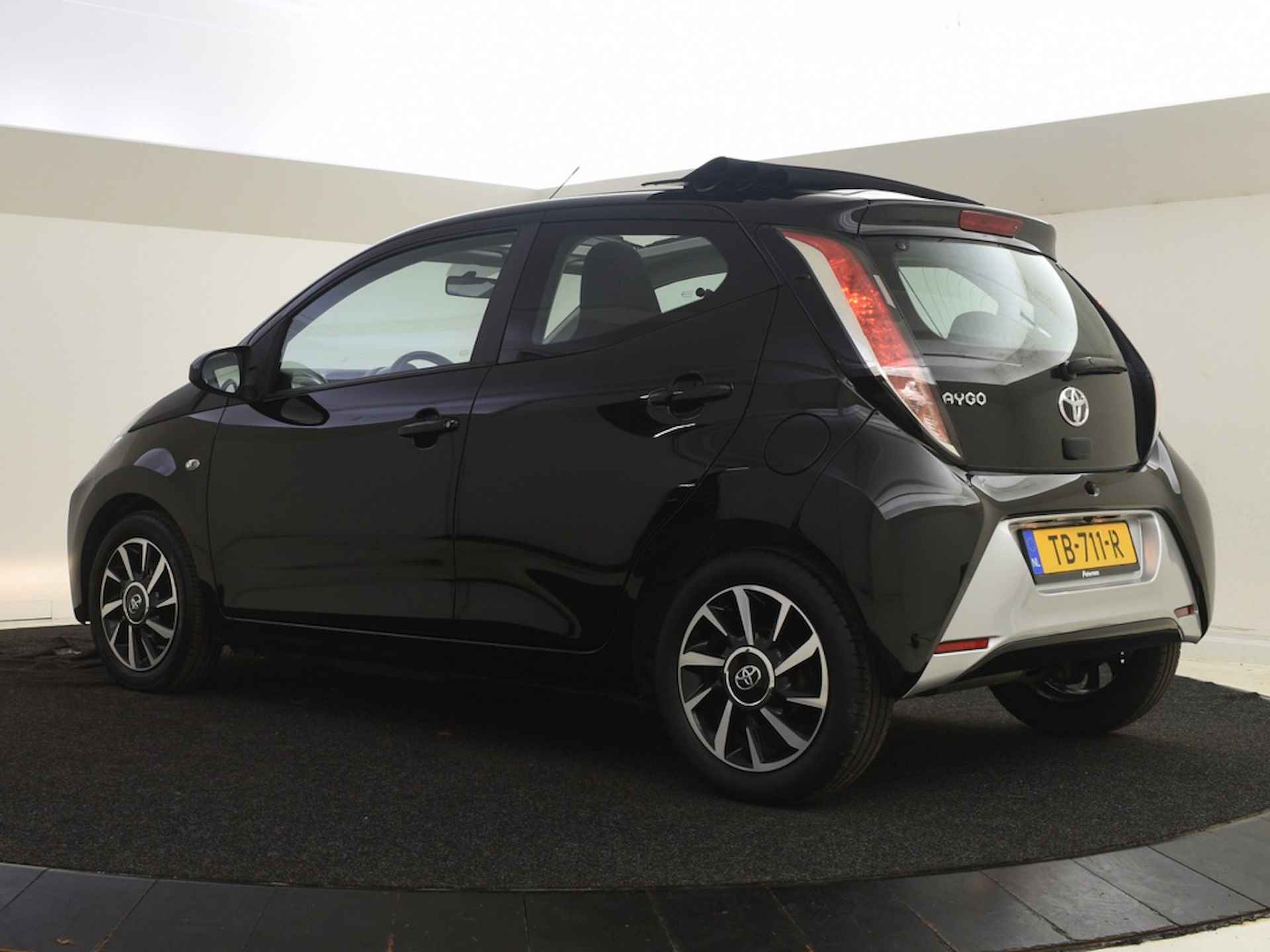 Toyota Aygo 1.0 VVT-i x-wave Cabrio | Navigatie | Camera - 6/27