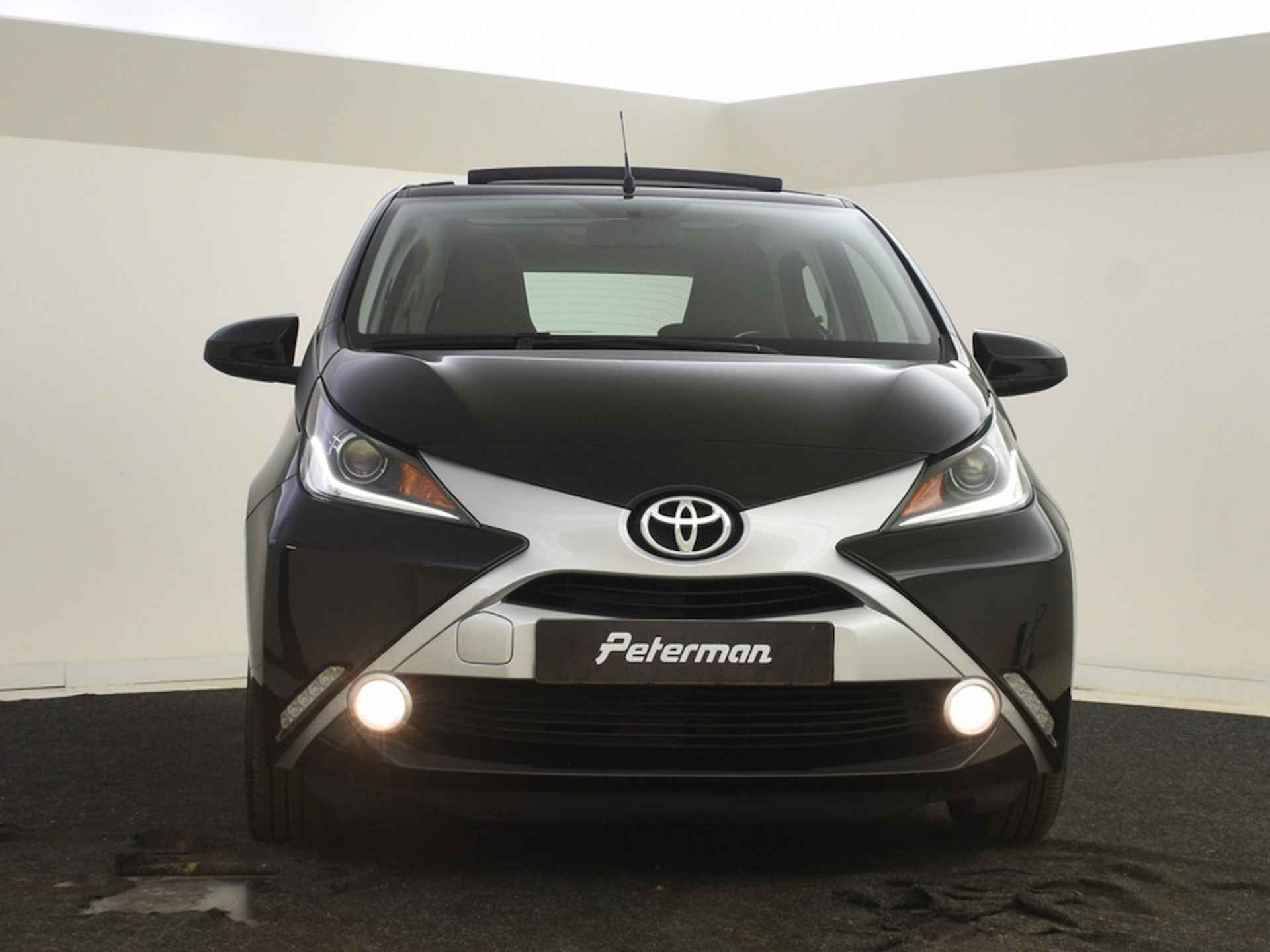 Toyota Aygo 1.0 VVT-i x-wave Cabrio | Navigatie | Camera - 11/27