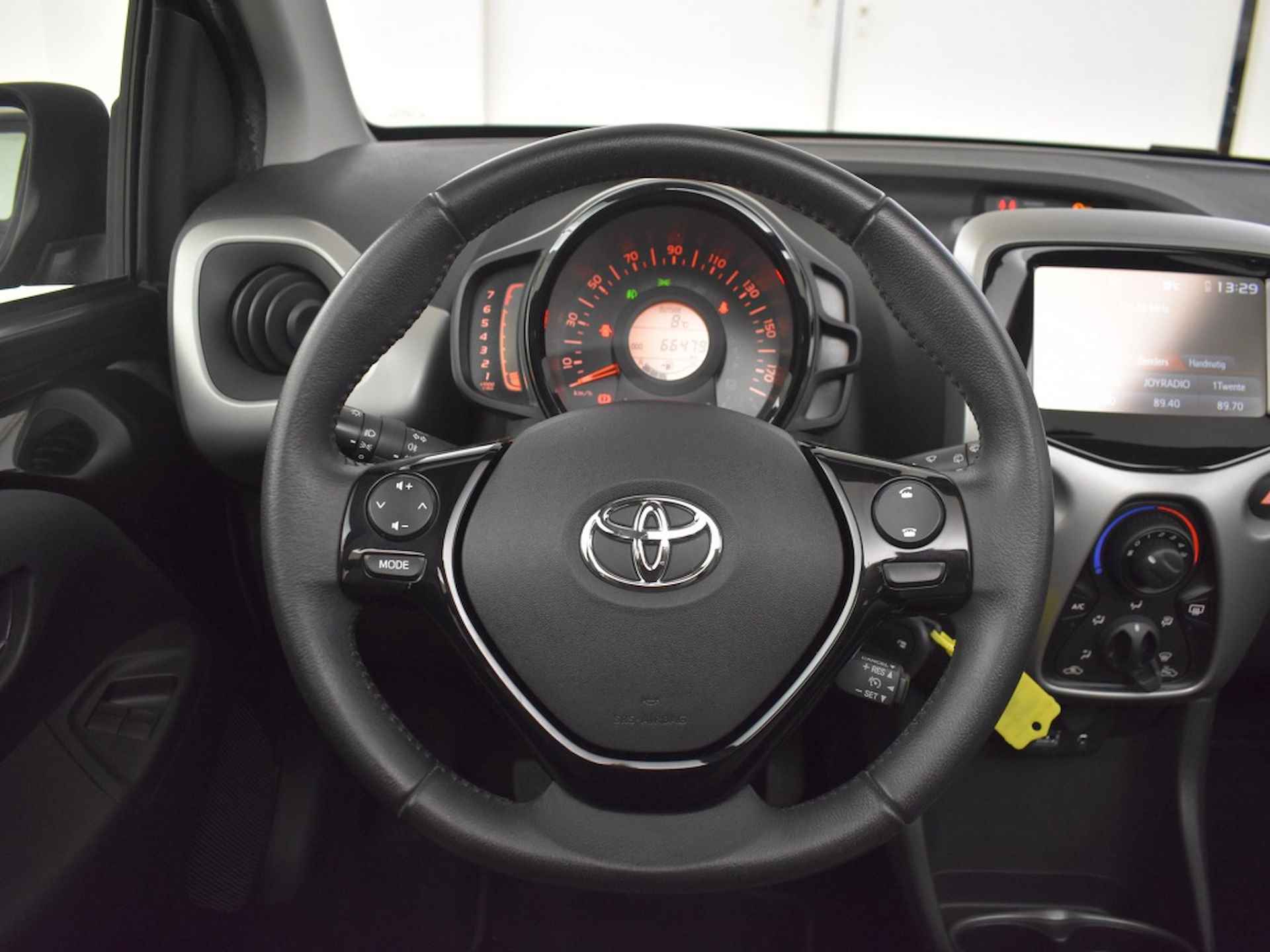 Toyota Aygo 1.0 VVT-i x-wave Cabrio | Navigatie | Camera - 18/27