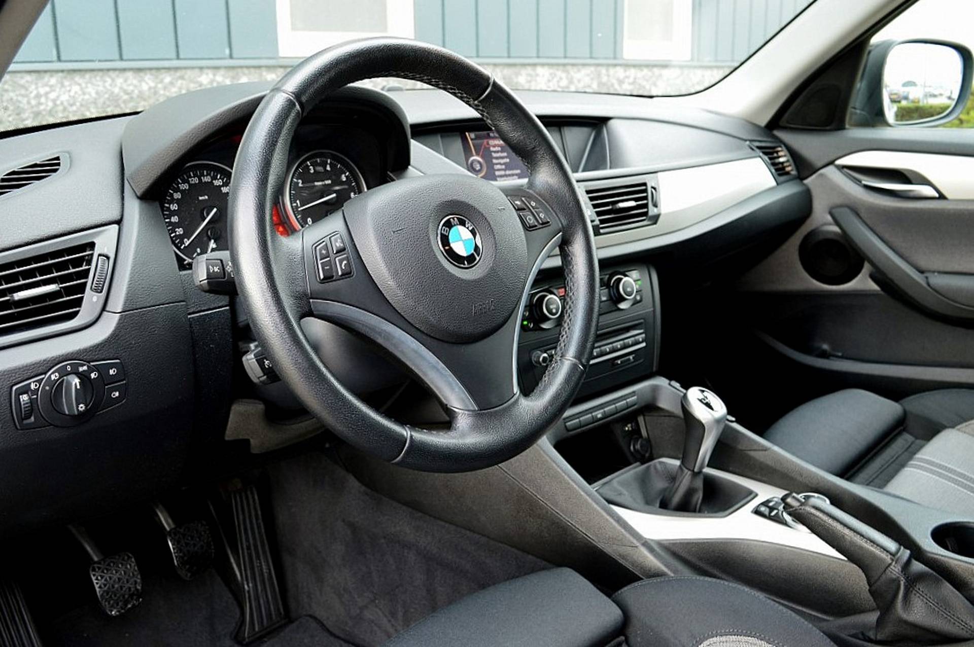 BMW X1 sDrive18i Executive Rijklaarprijs-Garantie Navigatie Sport interieur Airco - 9/29