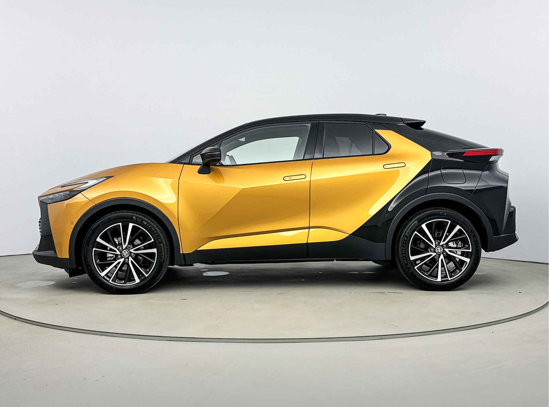 Toyota C-HR 2.0 Plug-in Hybrid 220 Première Edition | Apple CarPlay | JBL | Leder | Head up Display| - 3/54