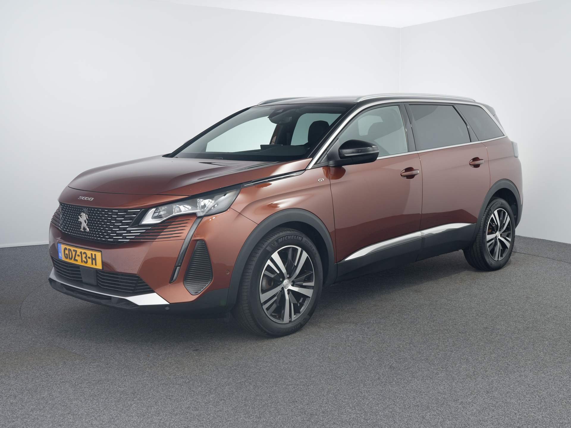 Peugeot 5008 1.6 PureTech GT | 180pk automaat | Leder | Navi | Adaptieve cruise | Elek. stoelen | Elek. achterklep | Trekhaak | Focal |