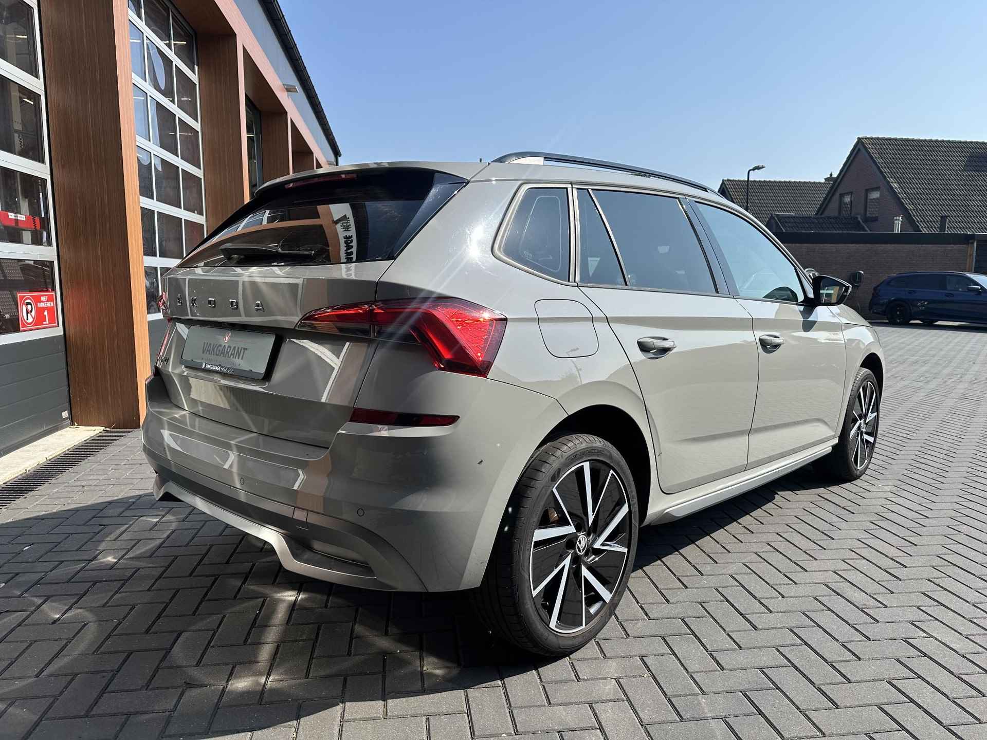 Skoda Kamiq 1.0 TSI Sport Business | Virtual cockpit | Full-map Navigatie | Panoramadak | Trekhaak / Apple Carplay - 3/9