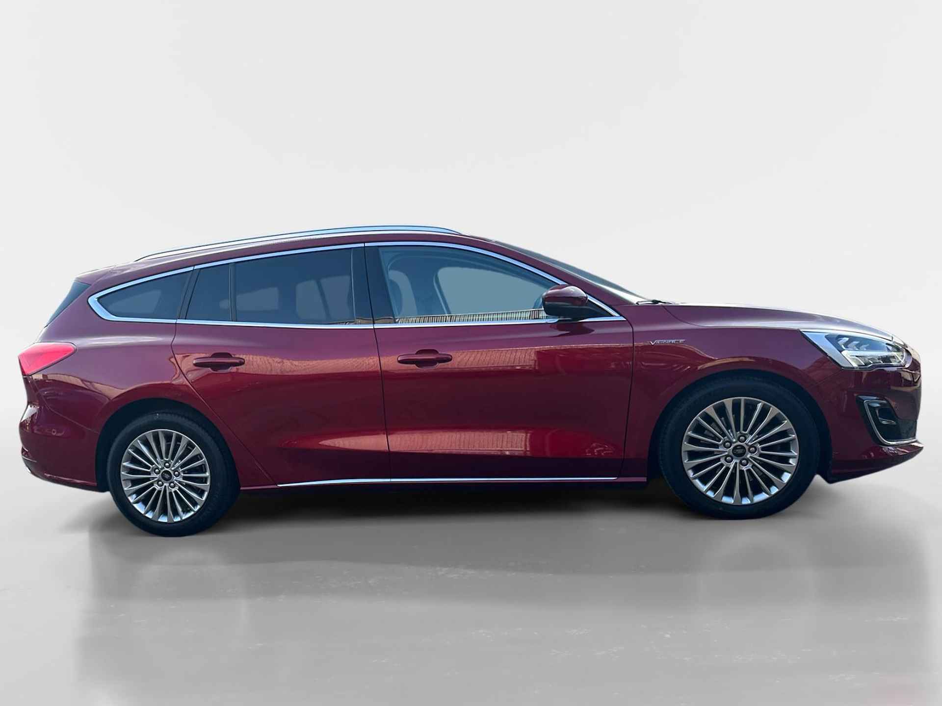 Ford Focus Wagon 1.5 EcoBoost Vignale | Dealer onderhouden | Automaat | Winter pack | Elektrische achterklep | Leder bekleding | Head-up display | Apple carplay & Android auto | Navigatie | Privacy glas | - 4/40