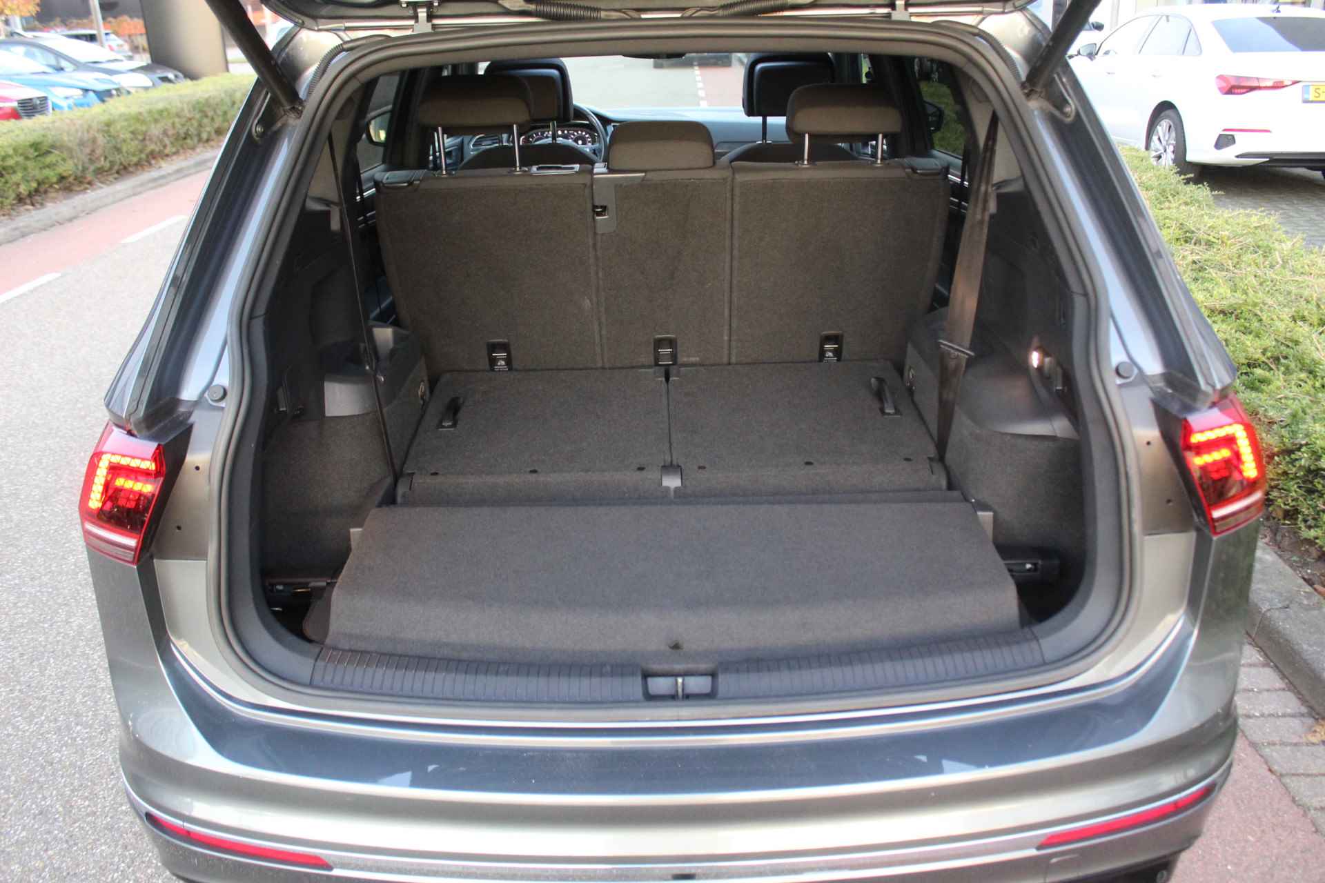 Volkswagen Tiguan Allspace 1.5 TSI Highline Business R 7p. / 20"LMV / PANODAK / NAVI / CAMERA - 10/39