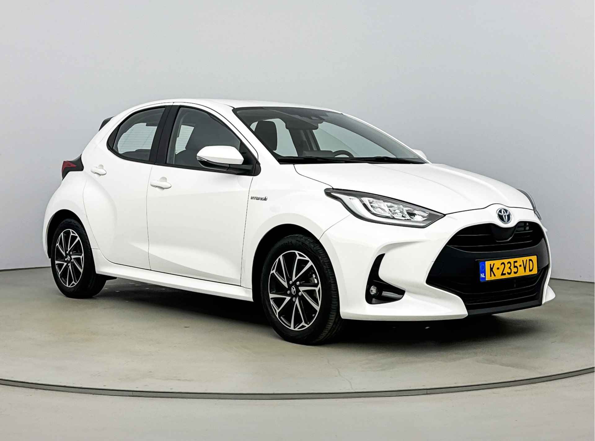 Toyota Yaris 1.5 Hybrid Dynamic | 1e Eigenaar | Parkeercamera | LED |  Lichtmetalen velgen | - 3/39