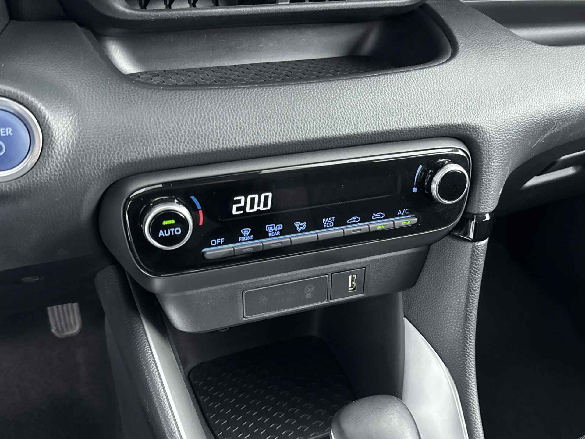 Toyota Yaris 1.5 Hybrid Dynamic | 1e Eigenaar | Parkeercamera | LED |  Lichtmetalen velgen | - 10/39