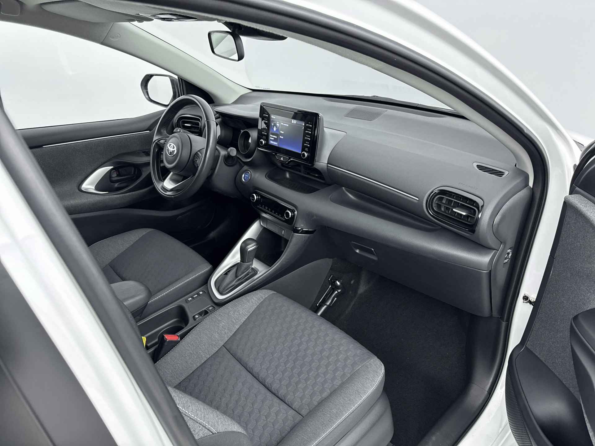 Toyota Yaris 1.5 Hybrid Dynamic | 1e Eigenaar | Parkeercamera | LED |  Lichtmetalen velgen | - 29/39