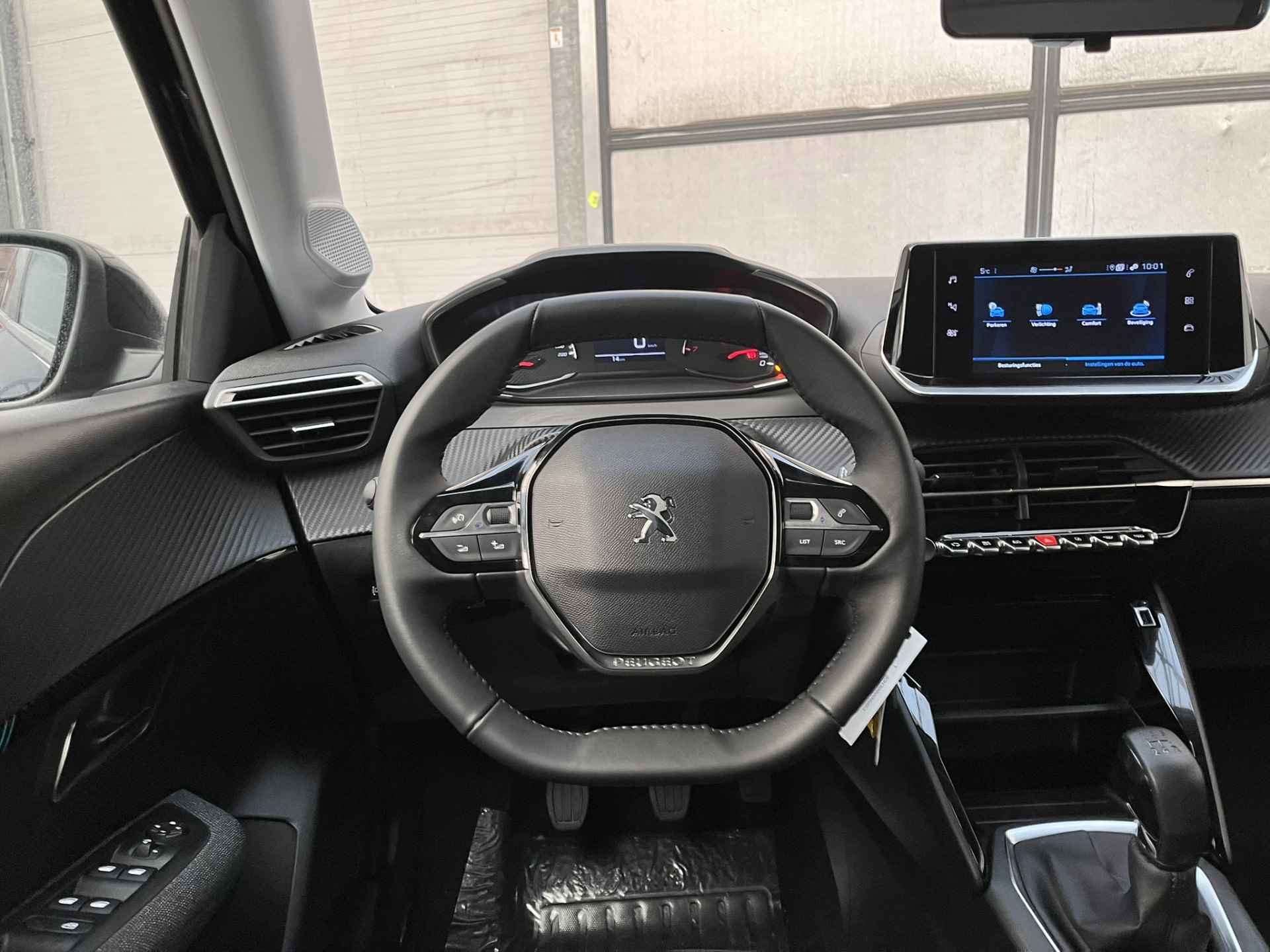 Peugeot 208 1.2 PureTech 75 PK Style | Navigatie | LED Koplampen | Achteruitrijcamera | Parkeersensoren | Apple Carplay / Android Auto | Cruise Controle | Airconditioning | 16" LMV | Donker glas Private lease va € 389 p/mnd - 29/36