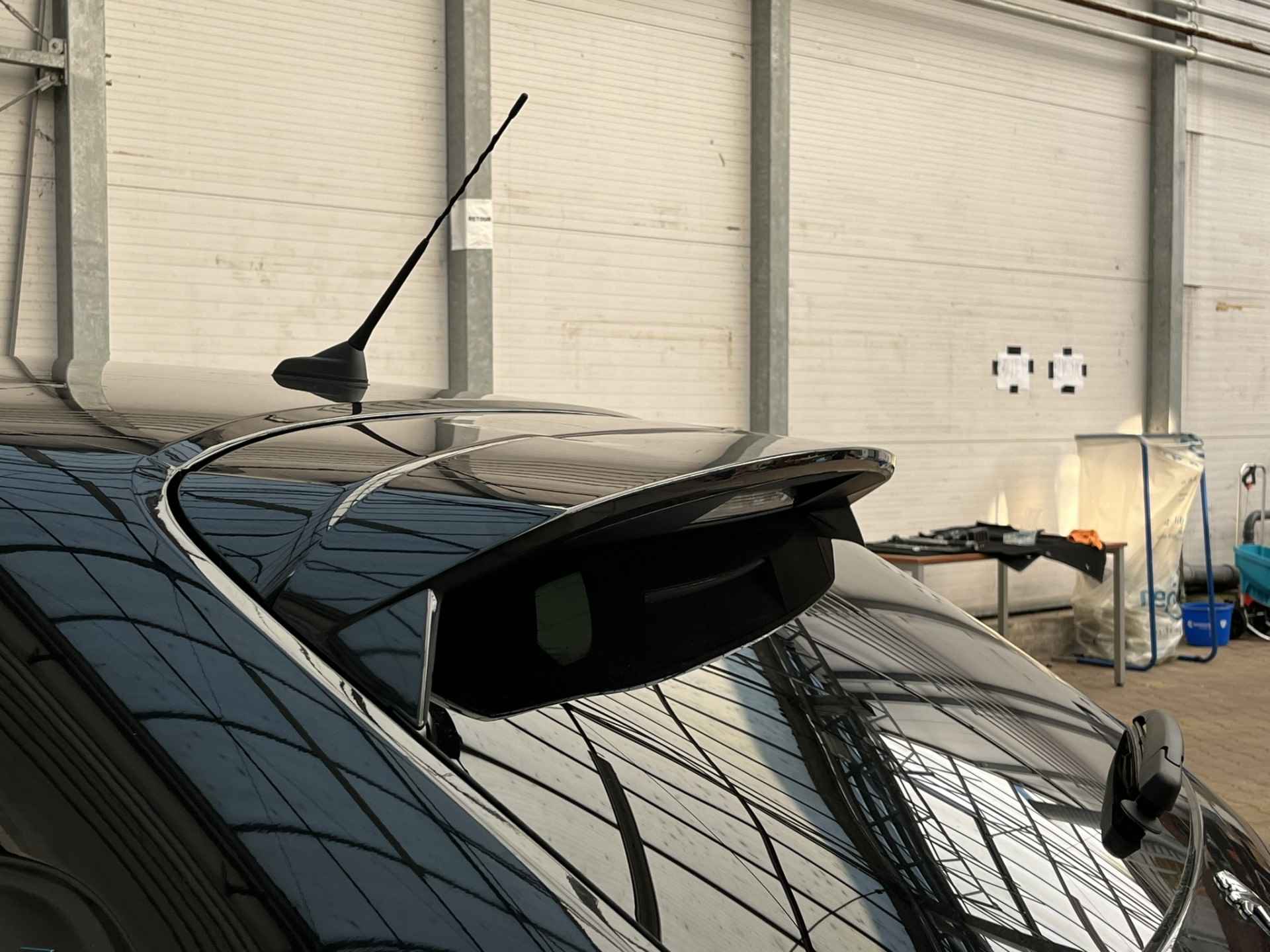 Peugeot 208 1.2 PureTech 75 PK Style | Navigatie | LED Koplampen | Achteruitrijcamera | Parkeersensoren | Apple Carplay / Android Auto | Cruise Controle | Airconditioning | 16" LMV | Donker glas Private lease va € 389 p/mnd - 36/36