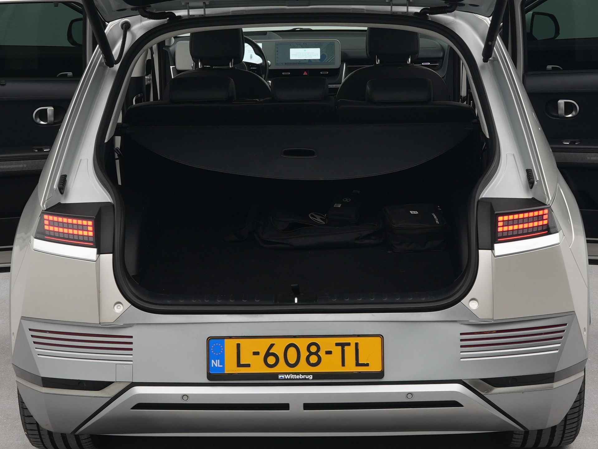 Hyundai IONIQ 5 Project 45 AWD 73kWh | Navigatie by App |Electrisch verstelbare voorstolen met geheugen | Voorstoelen verwarmd |  Achteruitrijcamera | PDC | LM velgen 20"| - 113/115