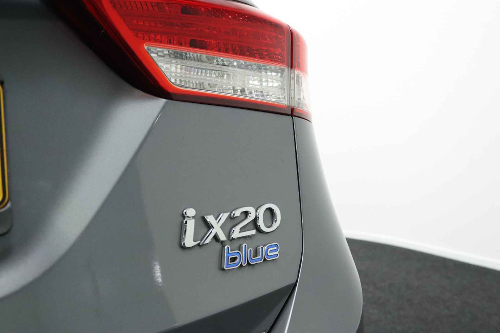 Hyundai ix20 1.4i i-Vision Eerste eigenaar | Pano-dak | Dealer onderhoud | NA - 10/33