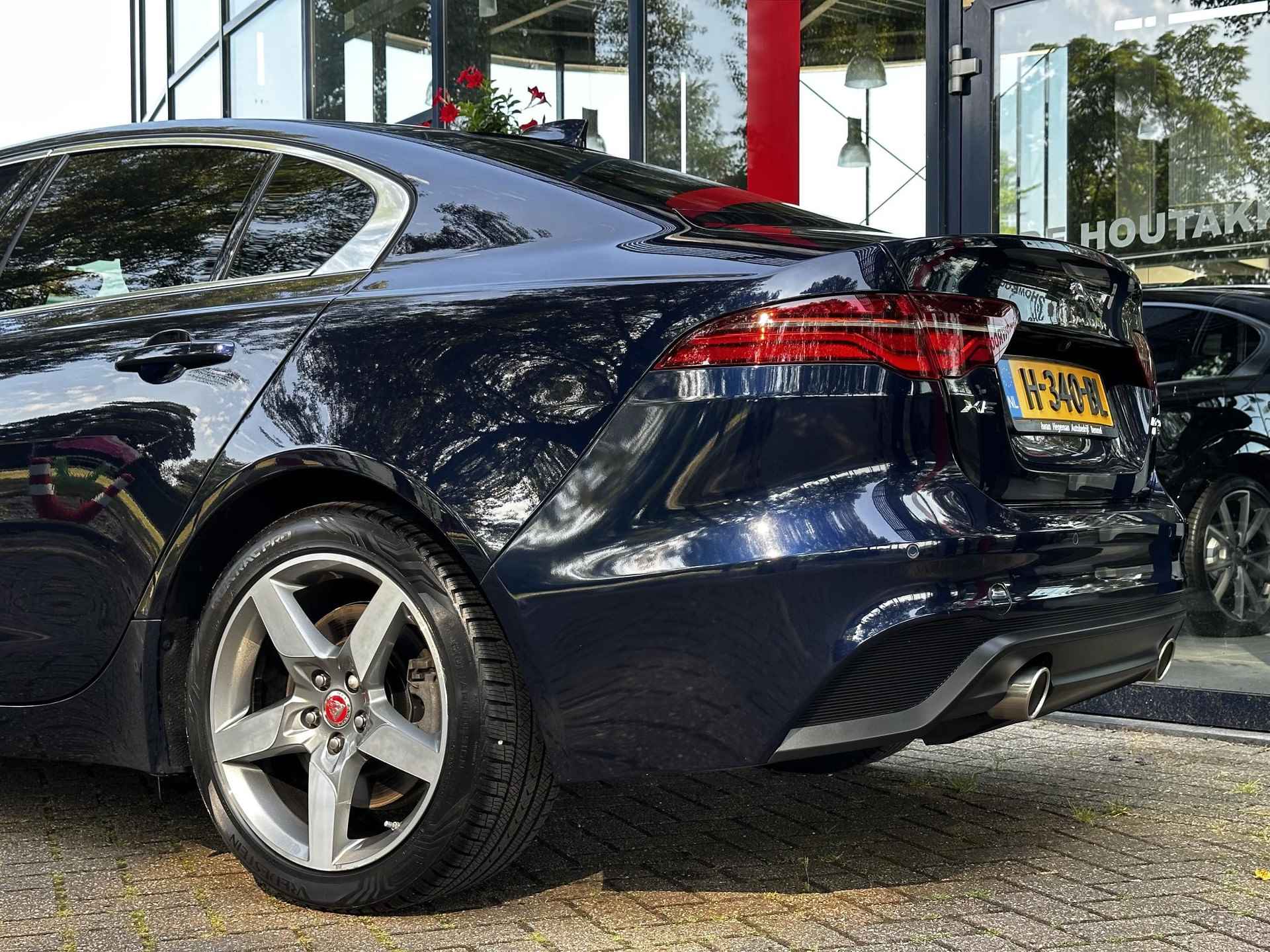 Jaguar XE 2.0 P250 SE | Stoelverwarming | Carplay | Navi | Camera | DAB | Climate Control | Digital Display - 10/32