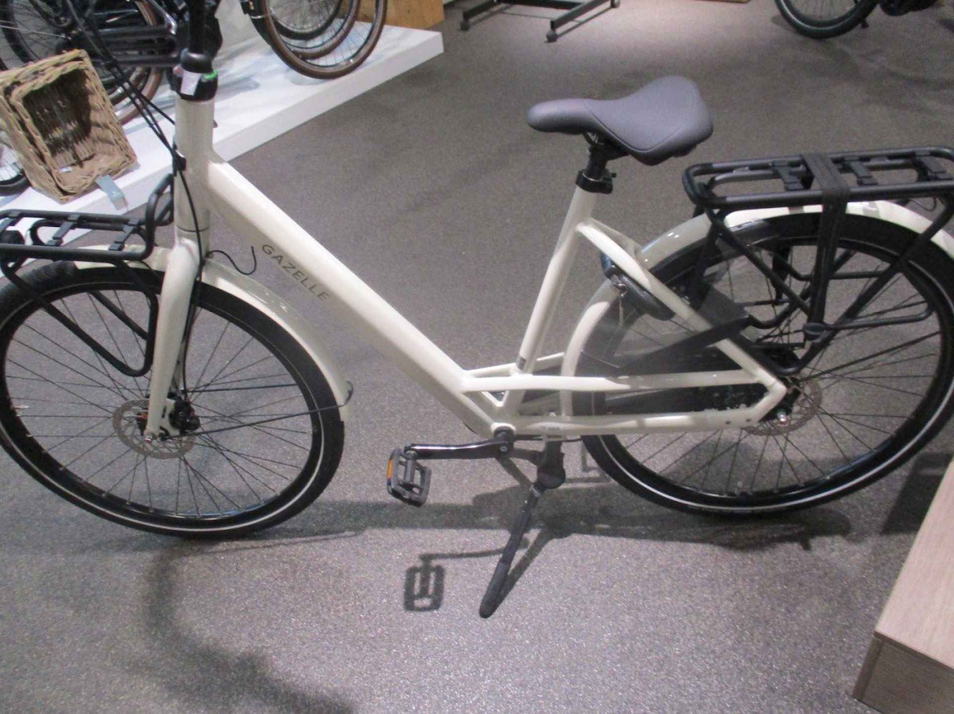 GAZELLE Bloom ( Nieuwe fiets ) paar krasjes Dames Ivory White Glans 53cm 2023 - 3/12