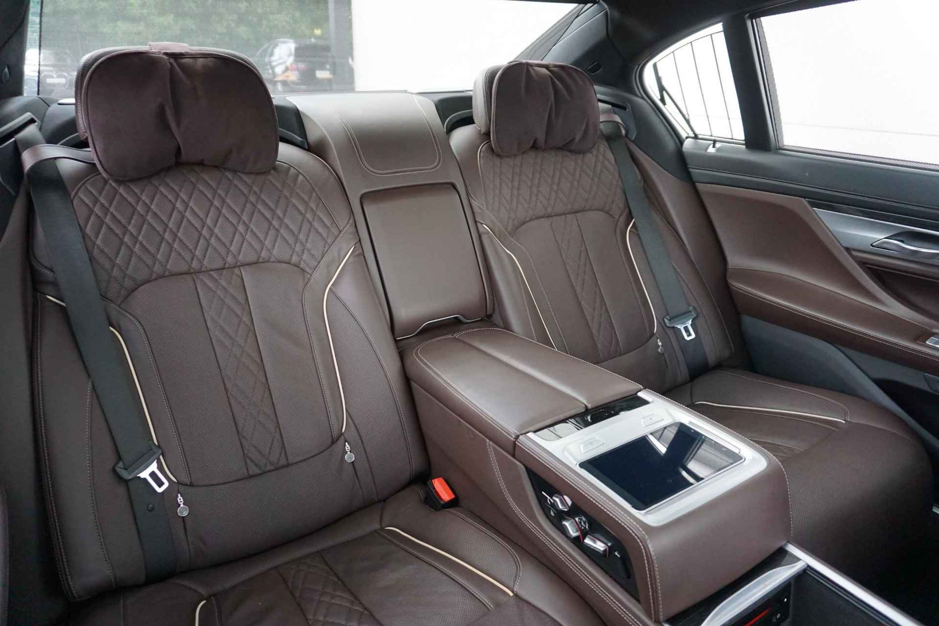 BMW 7 Serie Limousine 750Li xDrive Aut. High Executive / Pure Excellence / B&W Sound / Executive Lounge / Active Steering / Laserlight | Showroom Sale - 10/44