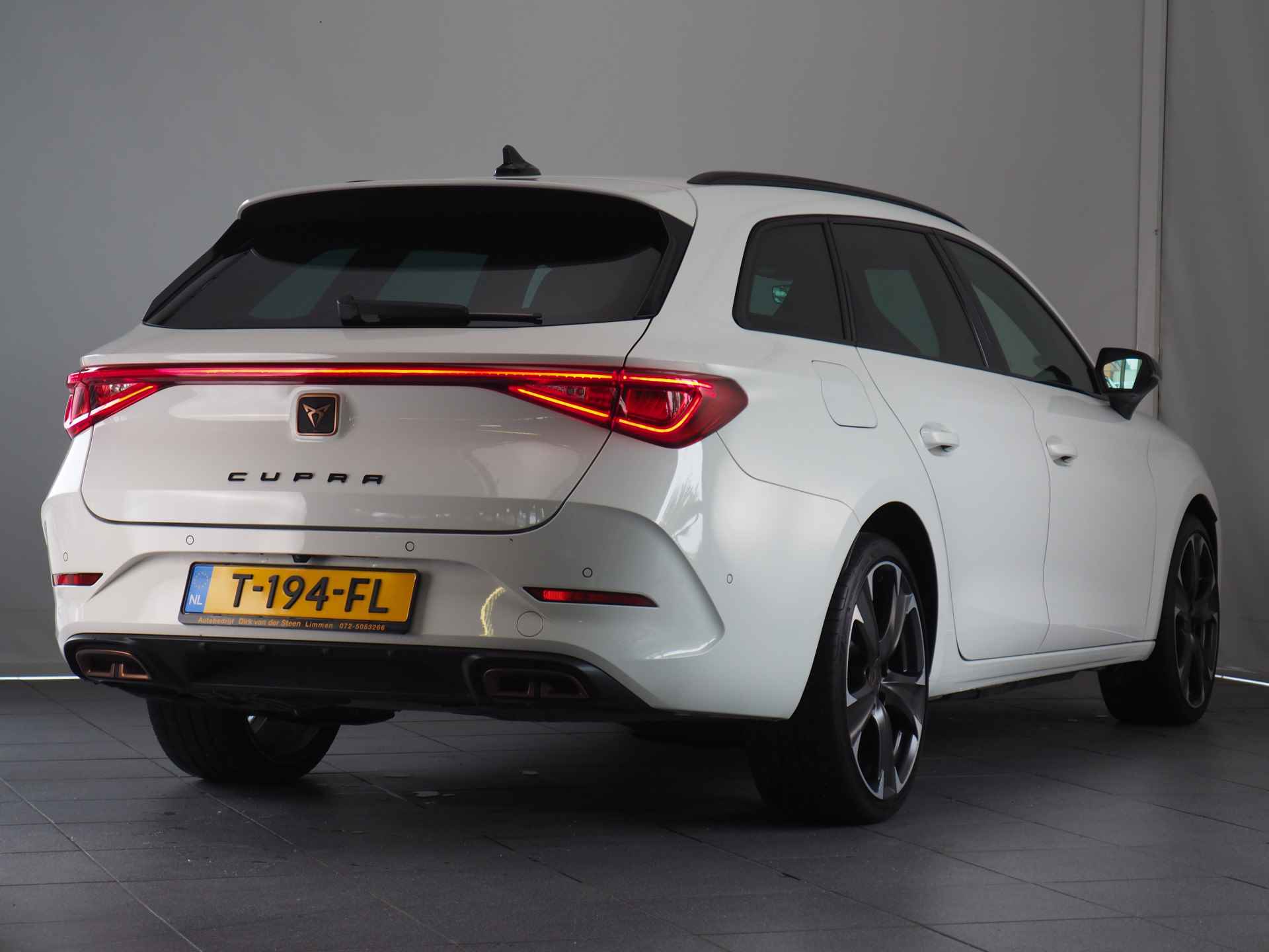 CUPRA Leon Sportstourer 1.4 e-Hybrid VZ Adrenaline | Dodehoekdetectie | Adaptieve Cruise Control | Stuur en Stoel Verwarming | Achteruitrijcamera | Android Auto | Appel CarPlay - 3/51