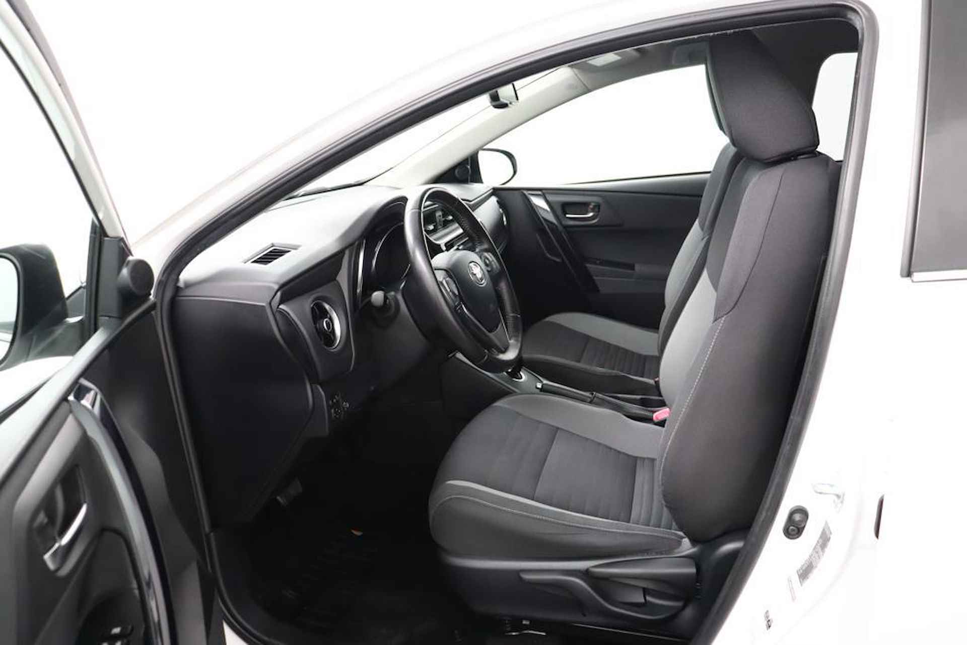Toyota Auris 1.8 Hybrid Dynamic | Navigatie | Cruise-Control | Parkeercamera | - 6/53