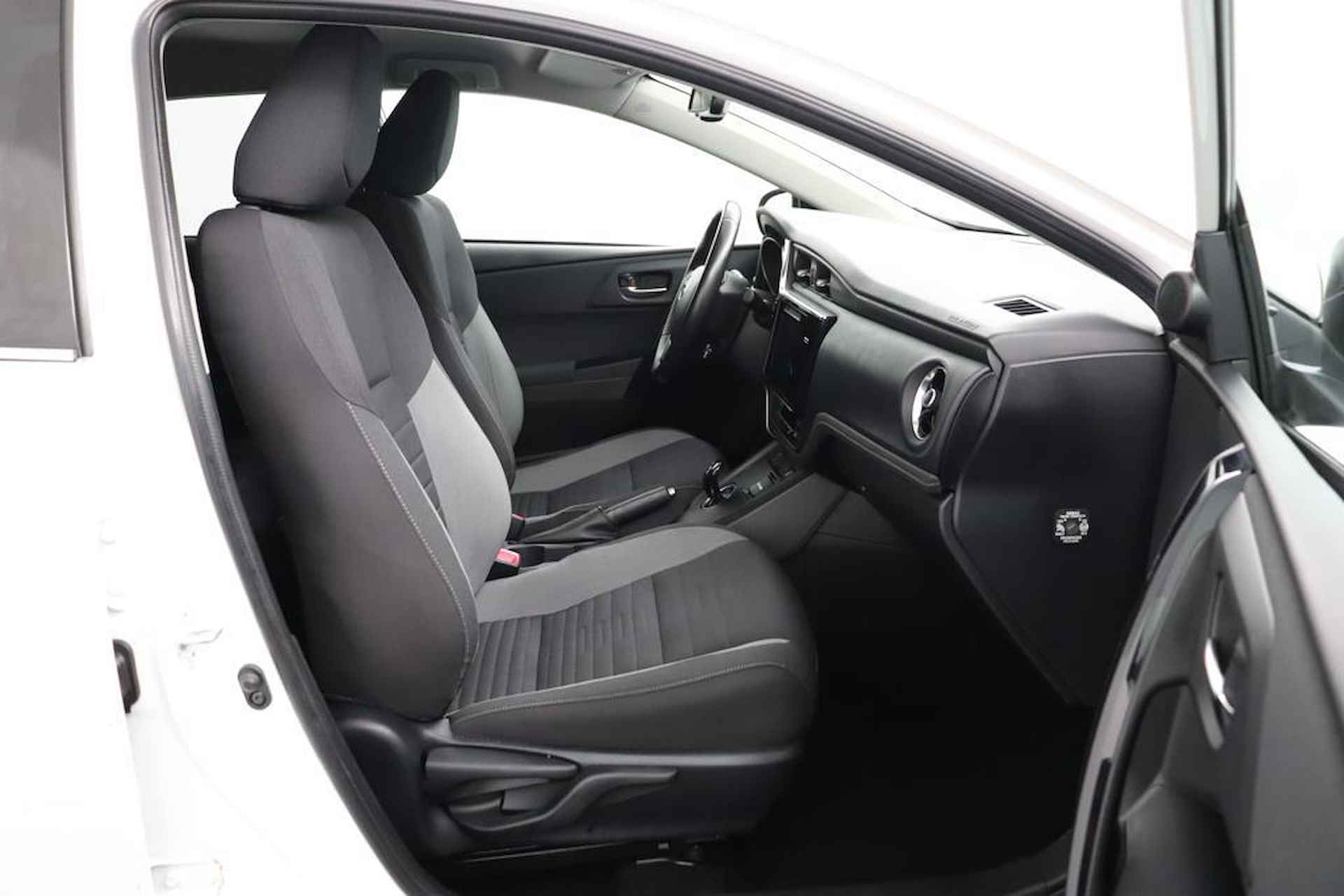 Toyota Auris 1.8 Hybrid Dynamic | Navigatie | Cruise-Control | Parkeercamera | - 7/53