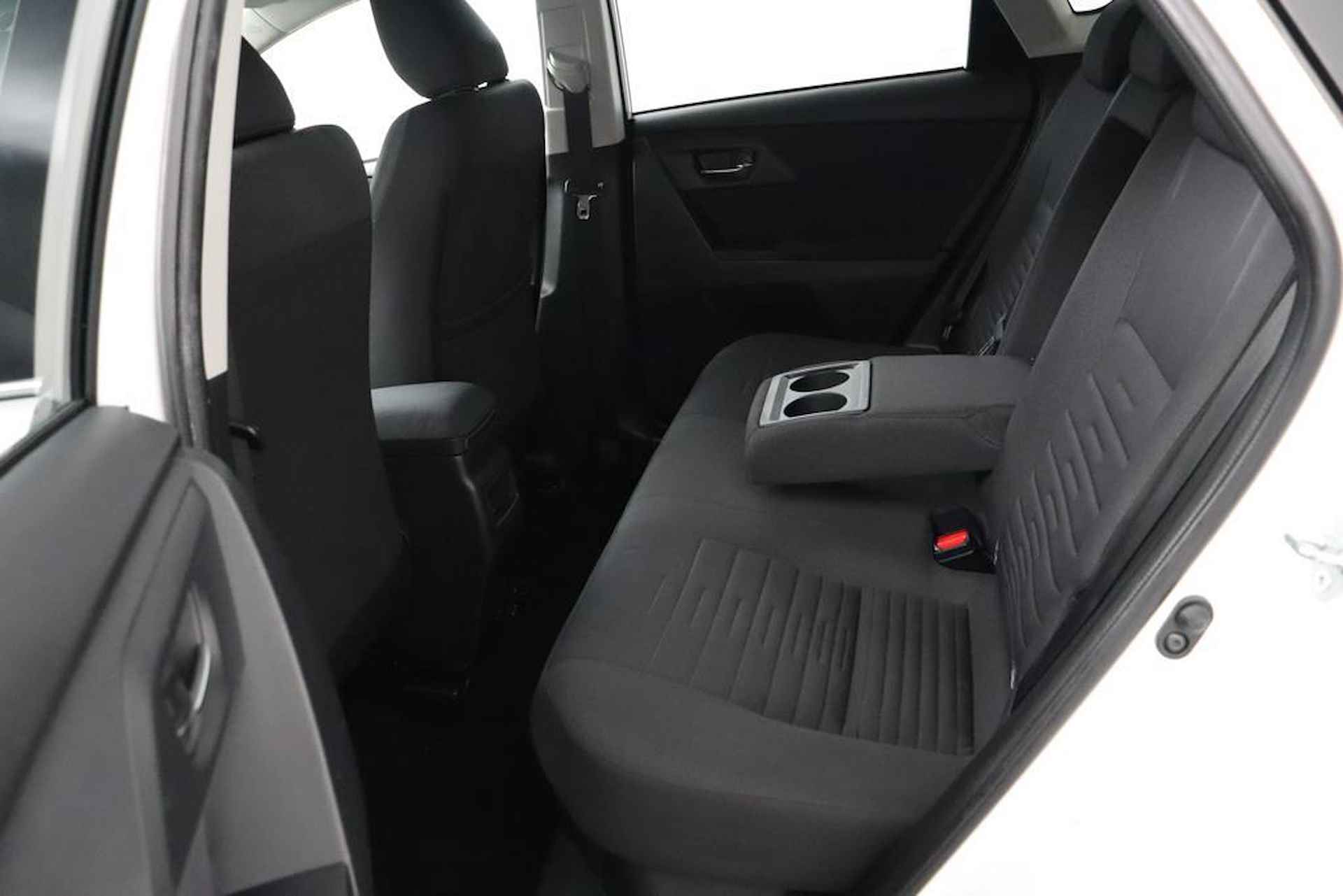 Toyota Auris 1.8 Hybrid Dynamic | Navigatie | Cruise-Control | Parkeercamera | - 8/53