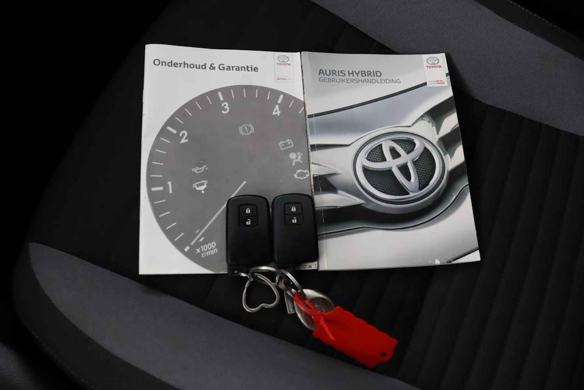Toyota Auris 1.8 Hybrid Dynamic | Navigatie | Cruise-Control | Parkeercamera | - 16/53