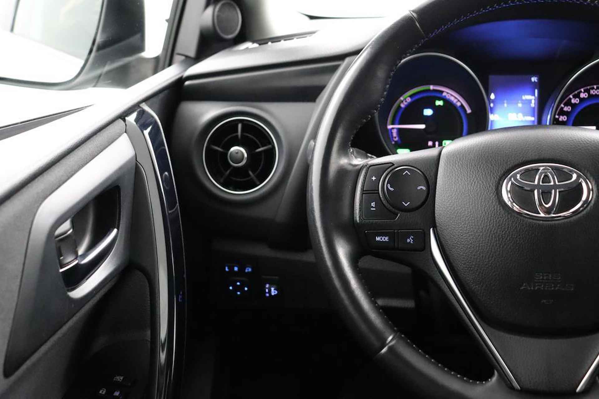 Toyota Auris 1.8 Hybrid Dynamic | Navigatie | Cruise-Control | Parkeercamera | - 19/53