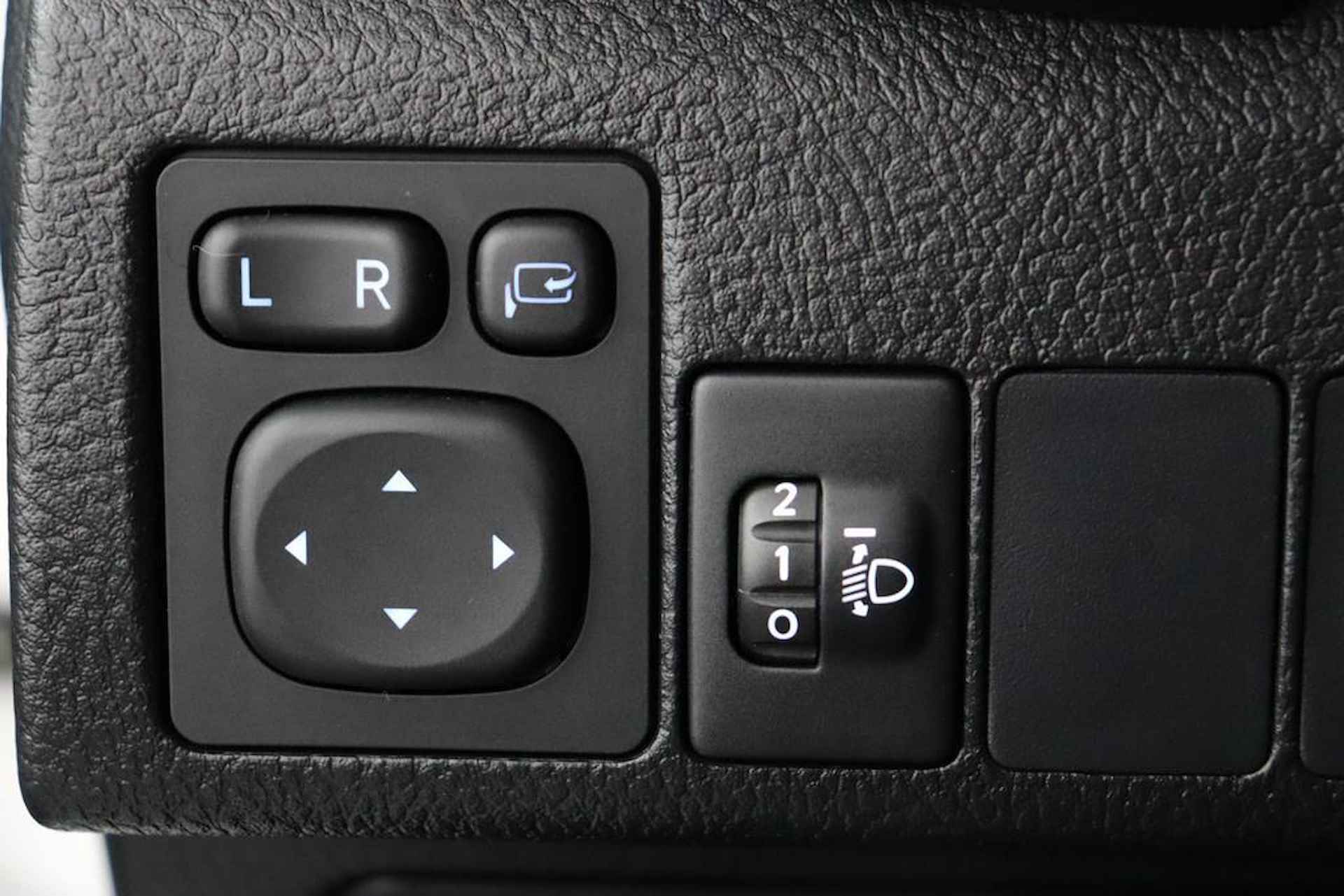 Toyota Auris 1.8 Hybrid Dynamic | Navigatie | Cruise-Control | Parkeercamera | - 28/53