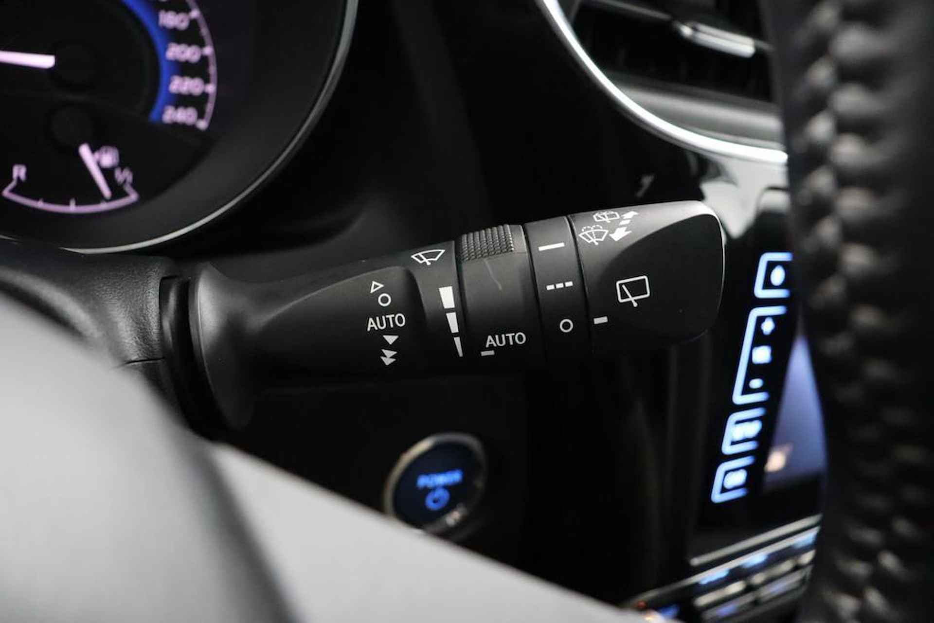 Toyota Auris 1.8 Hybrid Dynamic | Navigatie | Cruise-Control | Parkeercamera | - 30/53