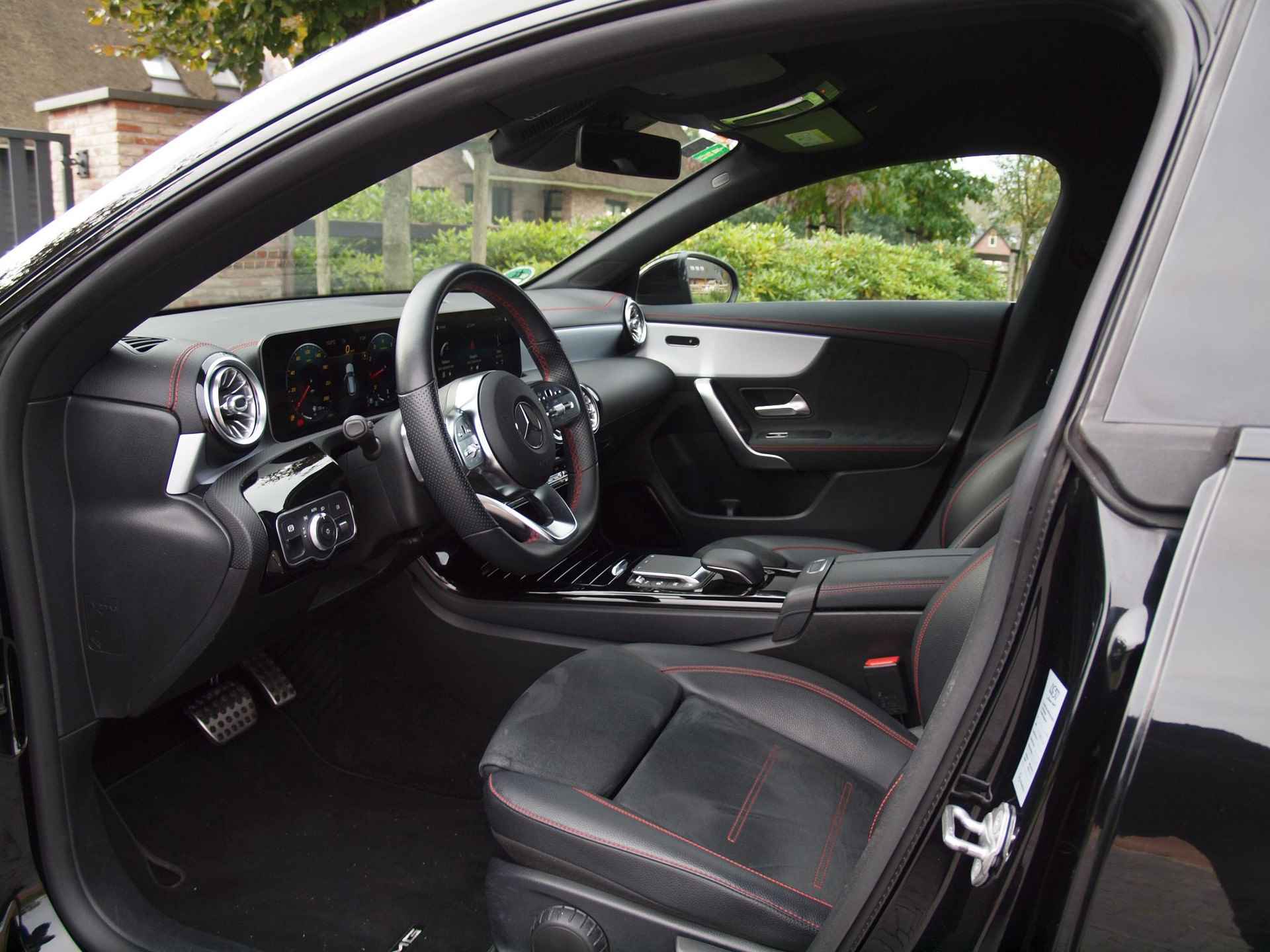 Mercedes-Benz CLA-klasse Shooting Brake 200 Business Solution AMG | Widescreen cockpit | Camera | NL-Auto | - 3/32