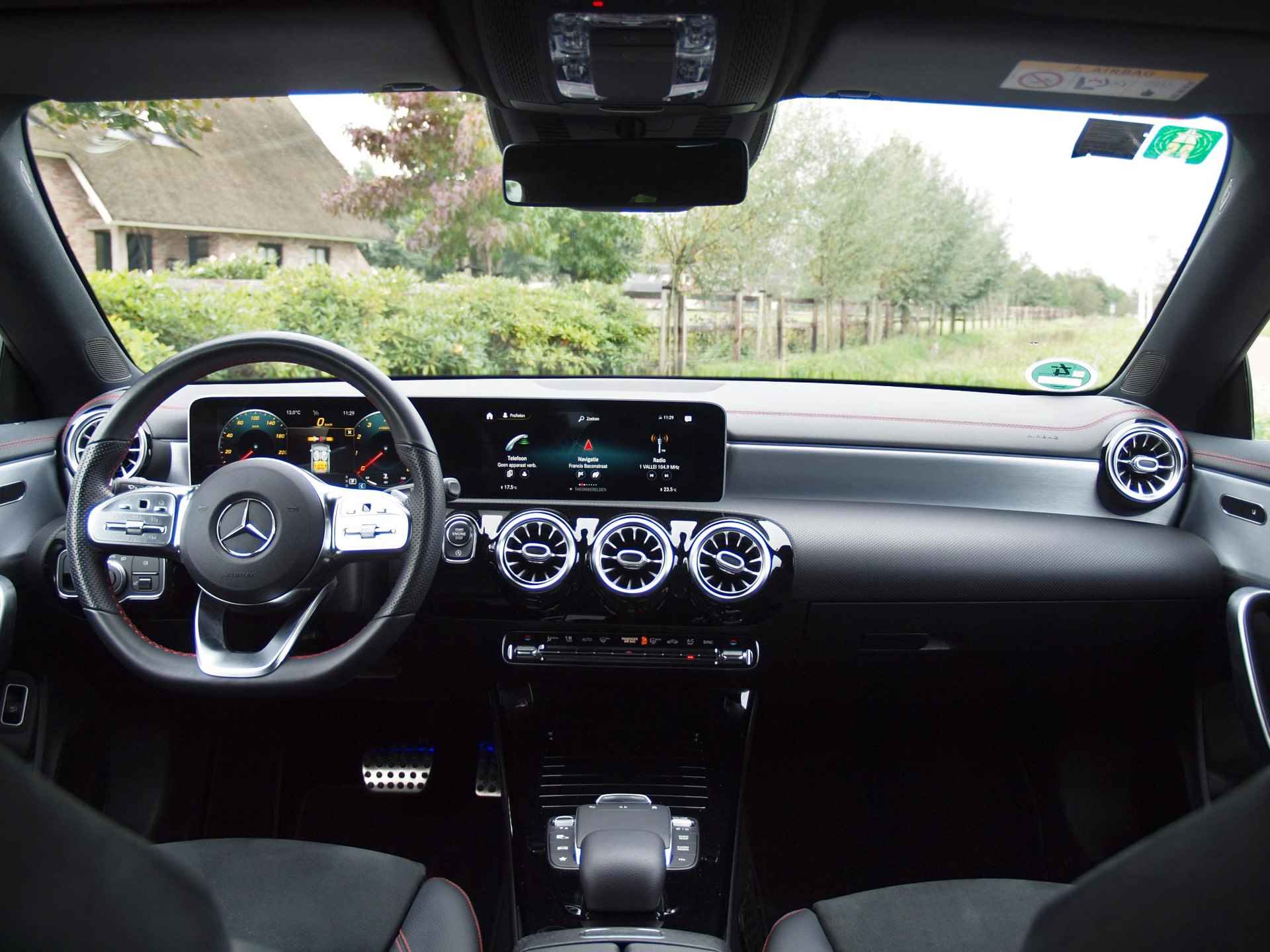 Mercedes-Benz CLA-klasse Shooting Brake 200 Business Solution AMG | Widescreen cockpit | Camera | NL-Auto | - 16/32