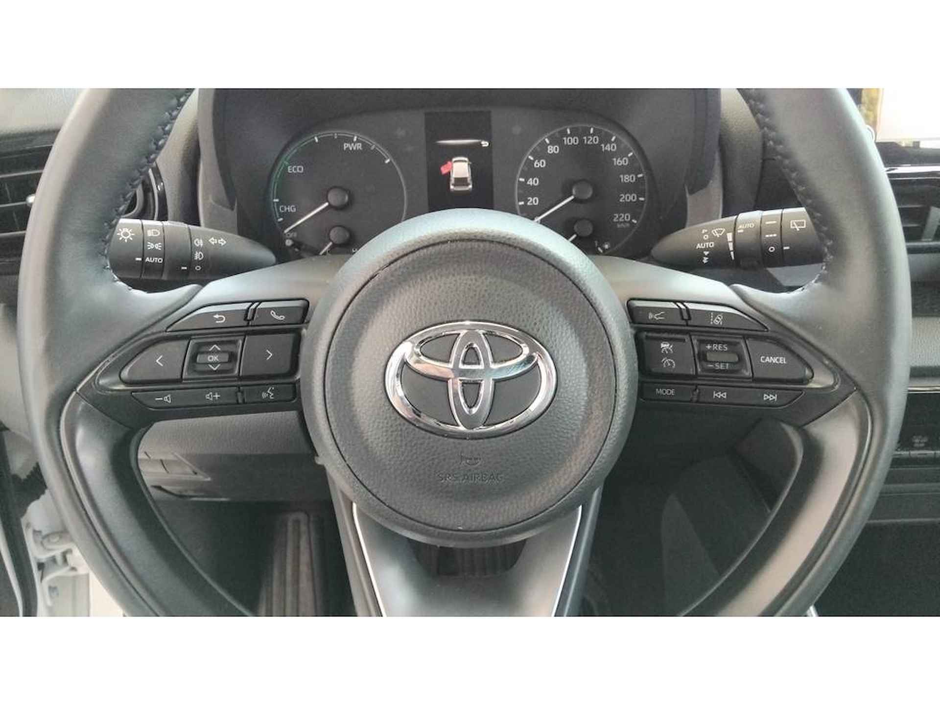 Toyota Yaris 1.5 Hybrid Dynamic Apple LED Stoelverw - 11/22