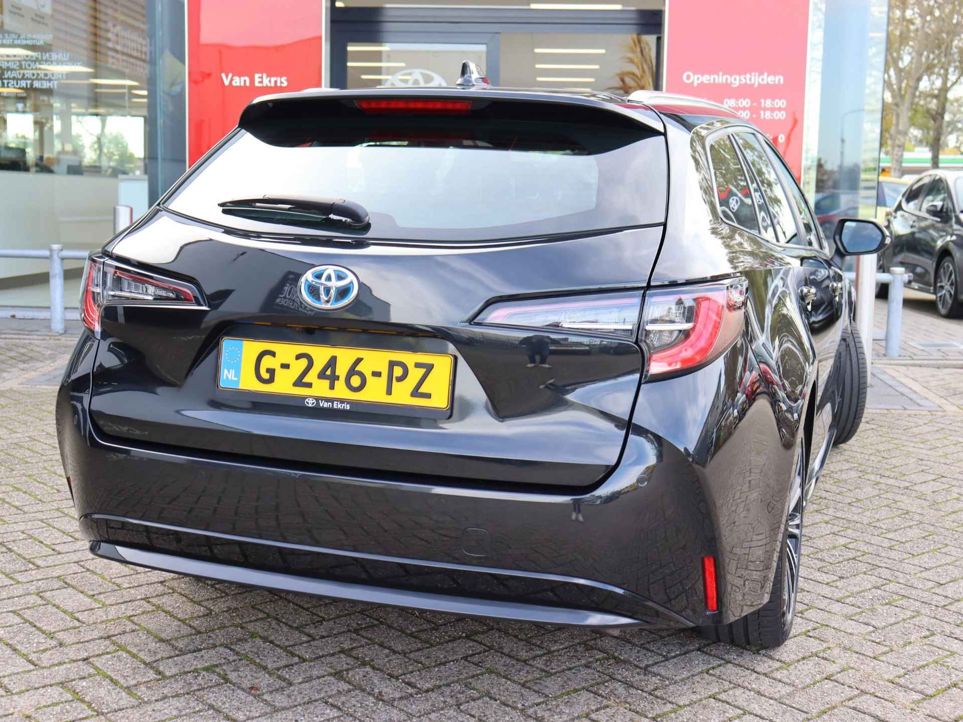 Toyota Corolla Touring Sports 1.8 Hybrid Business Intro, Trekhaak , Parkeersensoren - 2/38