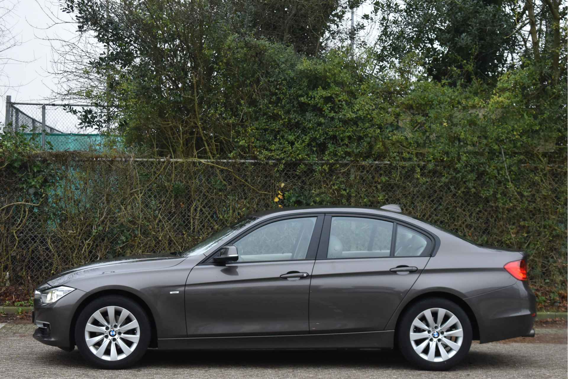 BMW 3-serie 320i Executive Modern Line | NL-Auto | Nav | Bluetooth | Cruise Contr | Climate Contr | LED / Xenon | NAP - 4/54