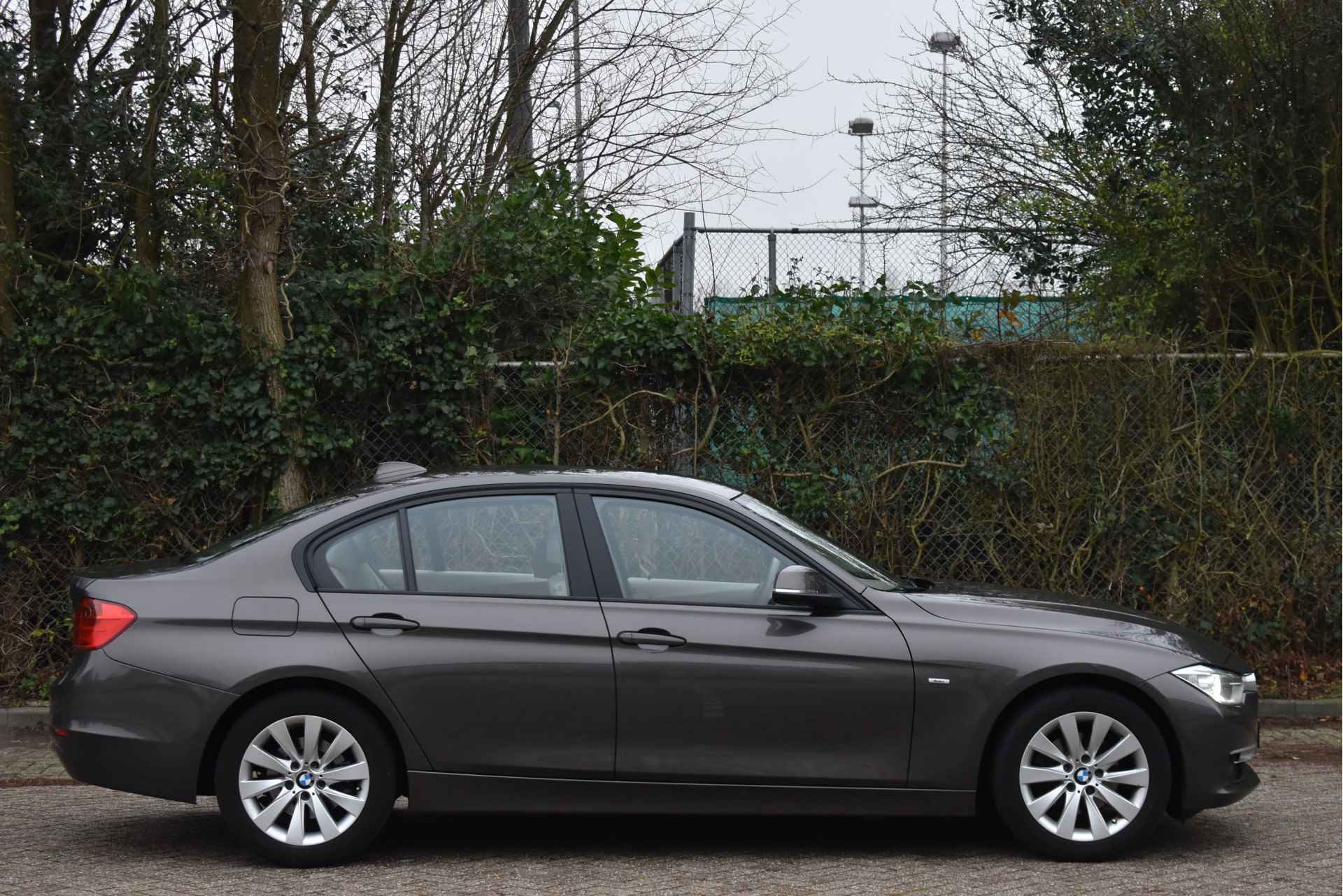 BMW 3-serie 320i Executive Modern Line | NL-Auto | Nav | Bluetooth | Cruise Contr | Climate Contr | LED / Xenon | NAP - 28/54