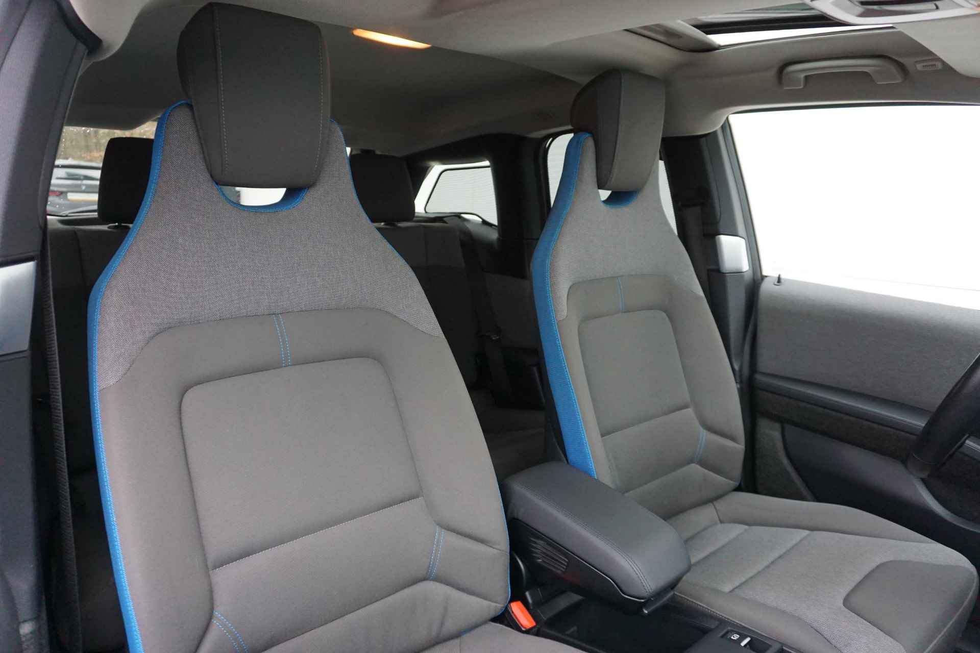 BMW i3 Executive Edition 120Ah Parkeerpakket | Comfort pack advanced | Executive Edition | Connectivity Pakket | 20 inch lichtmetalen i light wielen Dubbelspaak - 8/31