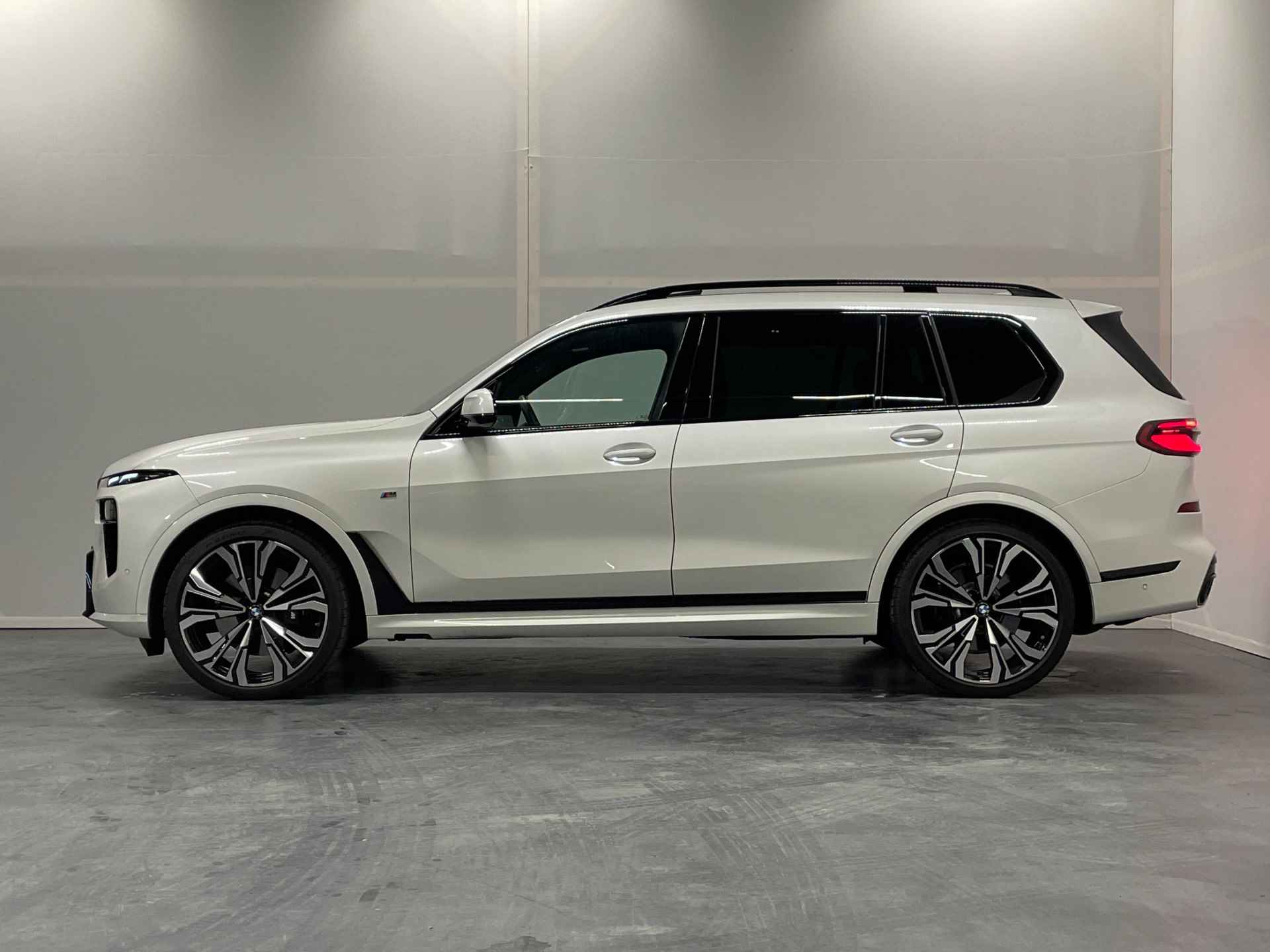 BMW X7 xDrive40i - 2/29