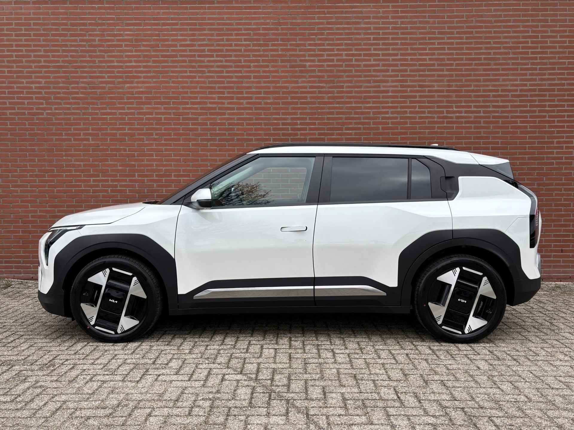 Kia EV3 Plus Advanced 58.3 kWh €3.000,- inruilvoordeel | Vegan lederen stoelbekleding | Glazen schuif-/kanteldak | Harman Kardon premium sound  system | 19" lichtmetalen velgen - 4/37