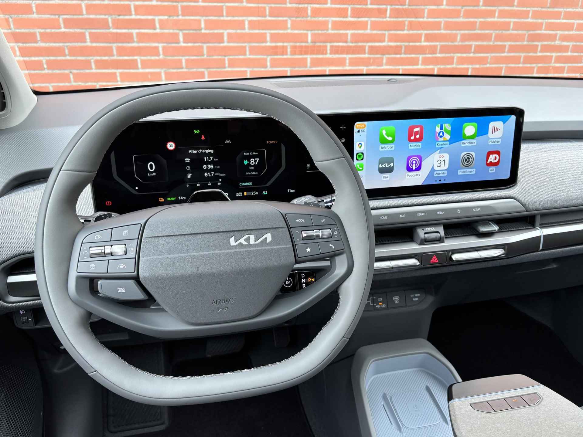 Kia EV3 Plus Advanced 58.3 kWh €3.000,- inruilvoordeel | Vegan lederen stoelbekleding | Glazen schuif-/kanteldak | Harman Kardon premium sound  system | 19" lichtmetalen velgen - 7/37