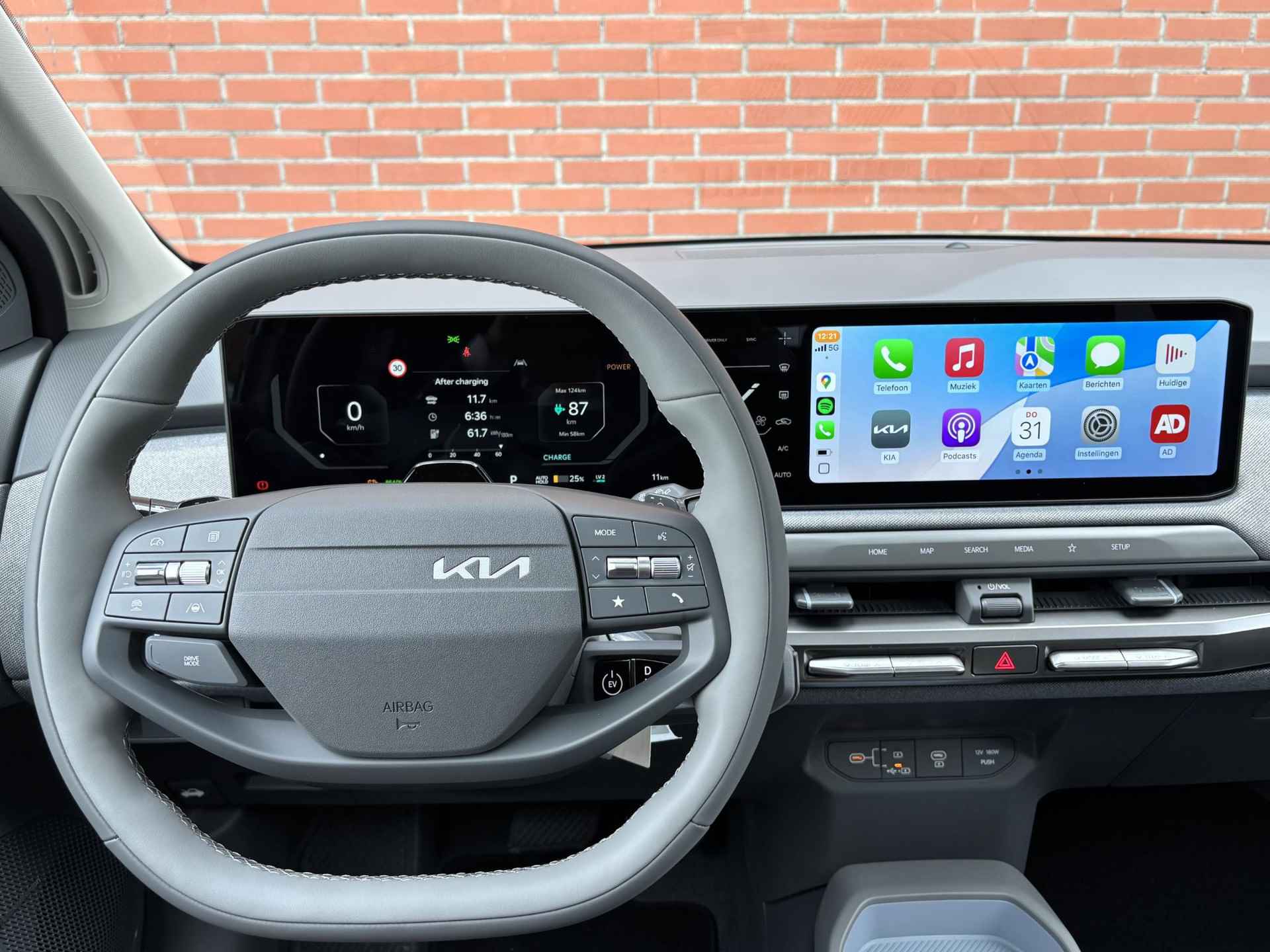 Kia EV3 Plus Advanced 58.3 kWh €3.000,- inruilvoordeel | Vegan lederen stoelbekleding | Glazen schuif-/kanteldak | Harman Kardon premium sound  system | 19" lichtmetalen velgen - 8/37