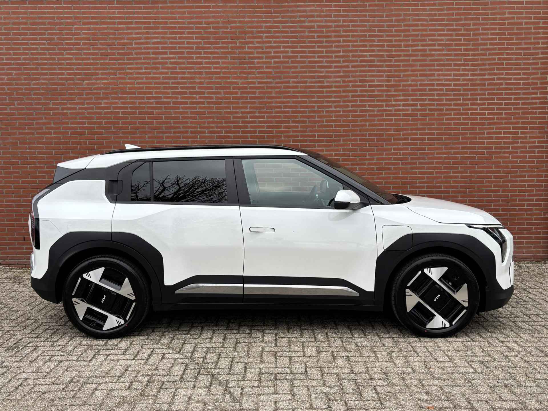 Kia EV3 Plus Advanced 58.3 kWh €3.000,- inruilvoordeel | Vegan lederen stoelbekleding | Glazen schuif-/kanteldak | Harman Kardon premium sound  system | 19" lichtmetalen velgen - 18/37