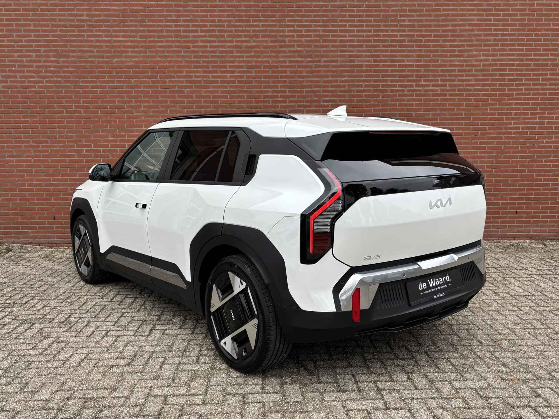 Kia EV3 Plus Advanced 58.3 kWh €3.000,- inruilvoordeel | Vegan lederen stoelbekleding | Glazen schuif-/kanteldak | Harman Kardon premium sound  system | 19" lichtmetalen velgen - 19/37