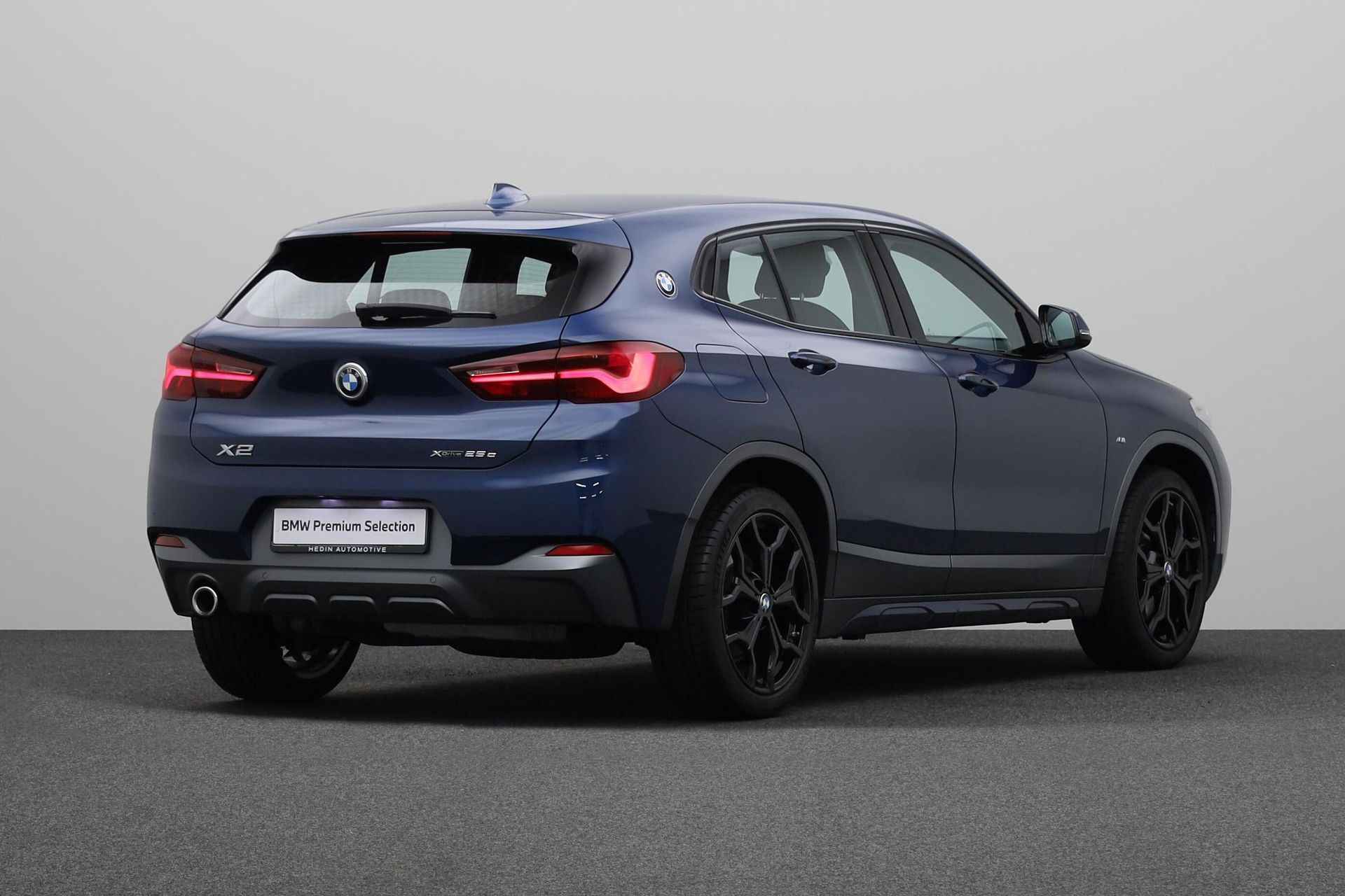 BMW X2 xDrive25e | M Sportpakket X | Elektrisch te openen en te sluiten achterklep | 	Elektrisch verstelbare voorstoelen | 	Elektrisch verwarmde voorstoelen | DAB-tuner | HiFi System | 2-zone aut.aircondition - 2/25