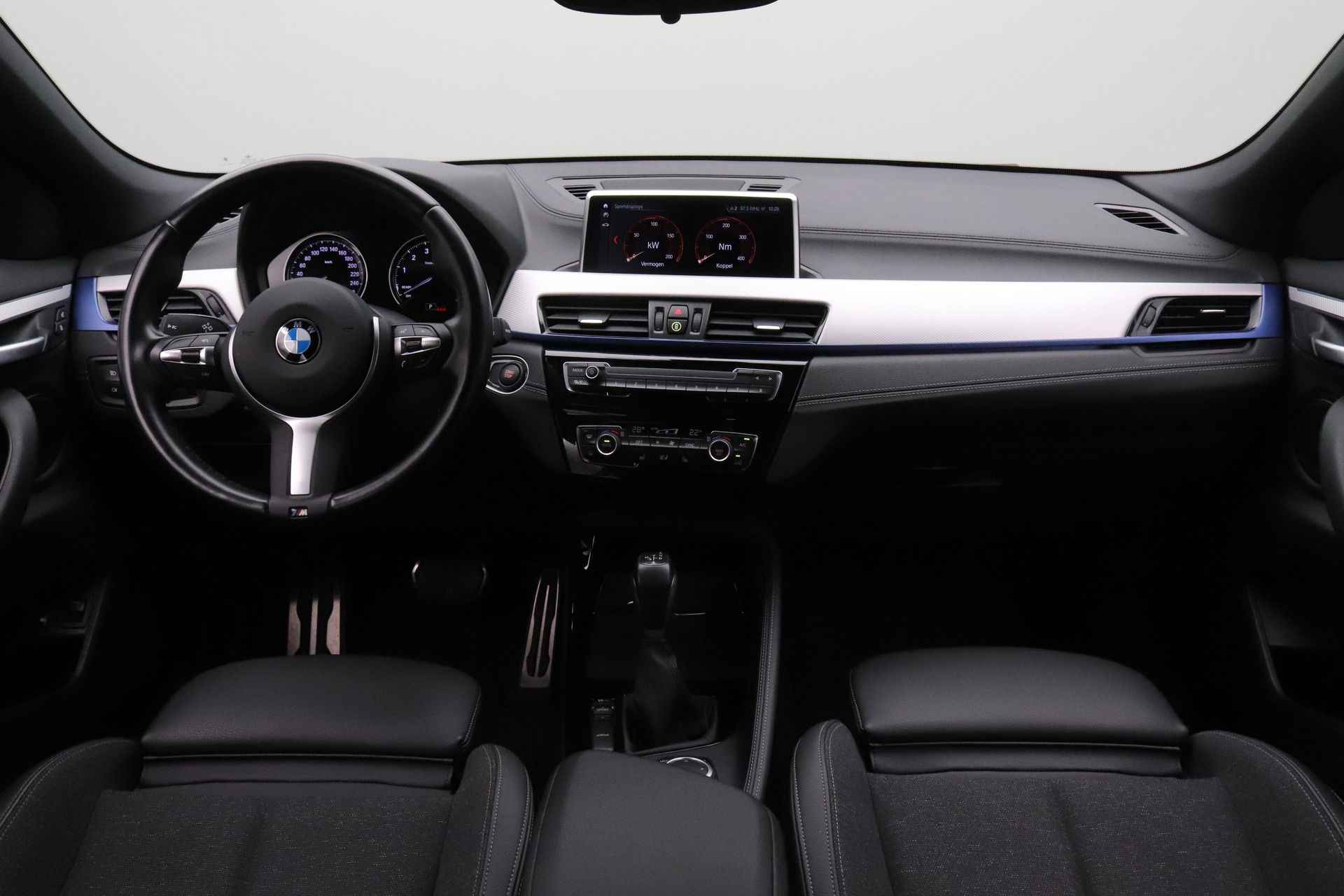 BMW X2 xDrive25e | M Sportpakket X | Elektrisch te openen en te sluiten achterklep | 	Elektrisch verstelbare voorstoelen | 	Elektrisch verwarmde voorstoelen | DAB-tuner | HiFi System | 2-zone aut.aircondition - 24/25