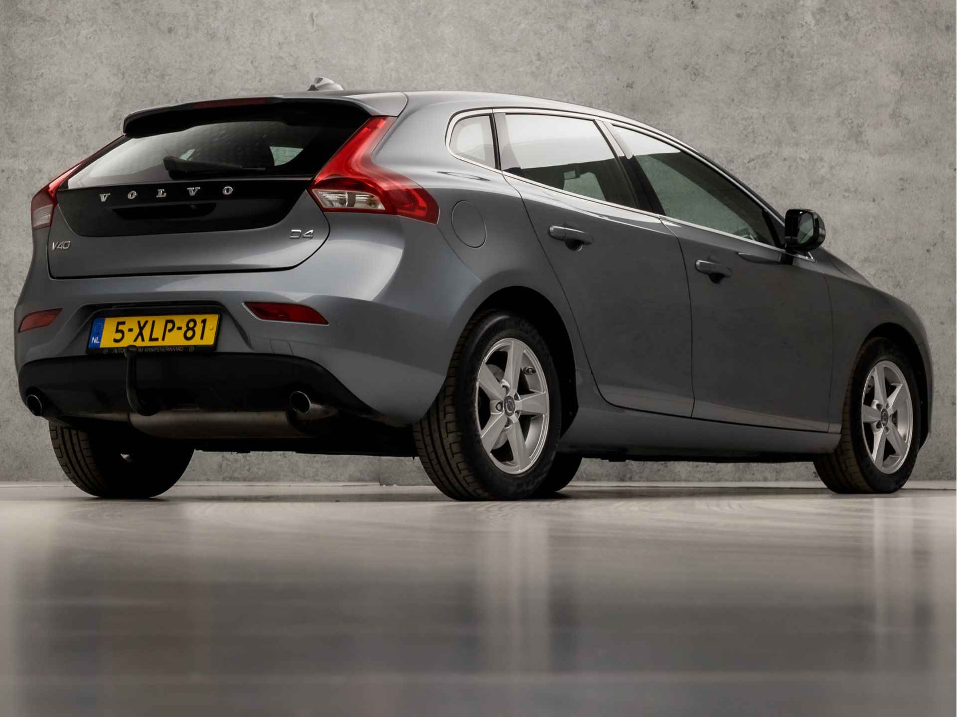 Volvo V40 2.0 D4 Luxury 191Pk (NAVIGATIE, CLIMATE, CAMERA, DIGITAL COCKPIT, TREKHAAK, LEDER, SPORTSTOELEN, BLUETOOTH, CRUISE, NIEUWSTAAT) - 5/33