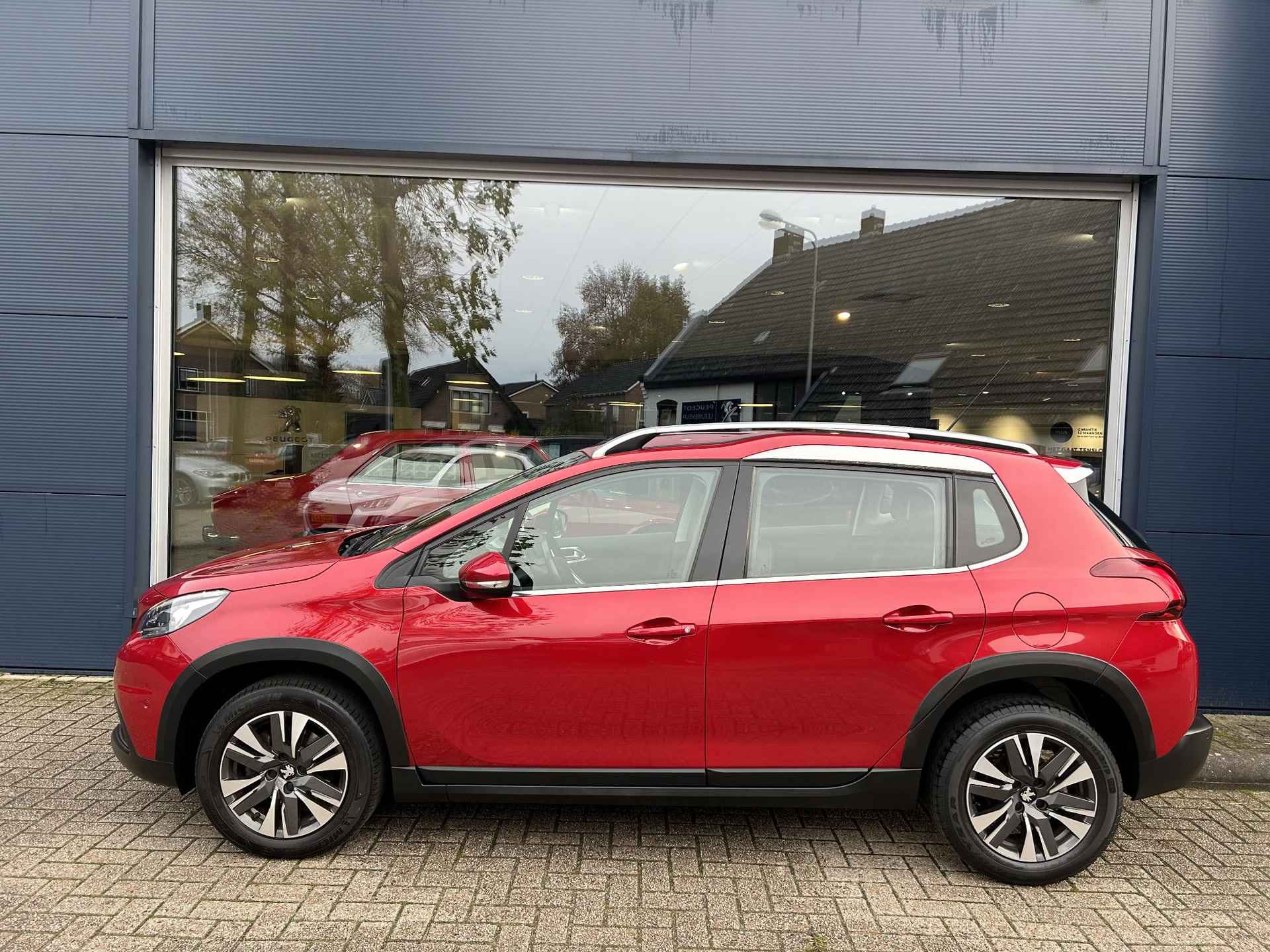 Peugeot 2008 1.2 Turbo 110 PK Allure | Navigatie | Hoge Zitpositie | Climate Control | Cruise Control | Parkeersensoren | Lichtmetalen Velgen 16" | Half Lederen Bekleding | Dakrails | Mistlampen | - 5/45