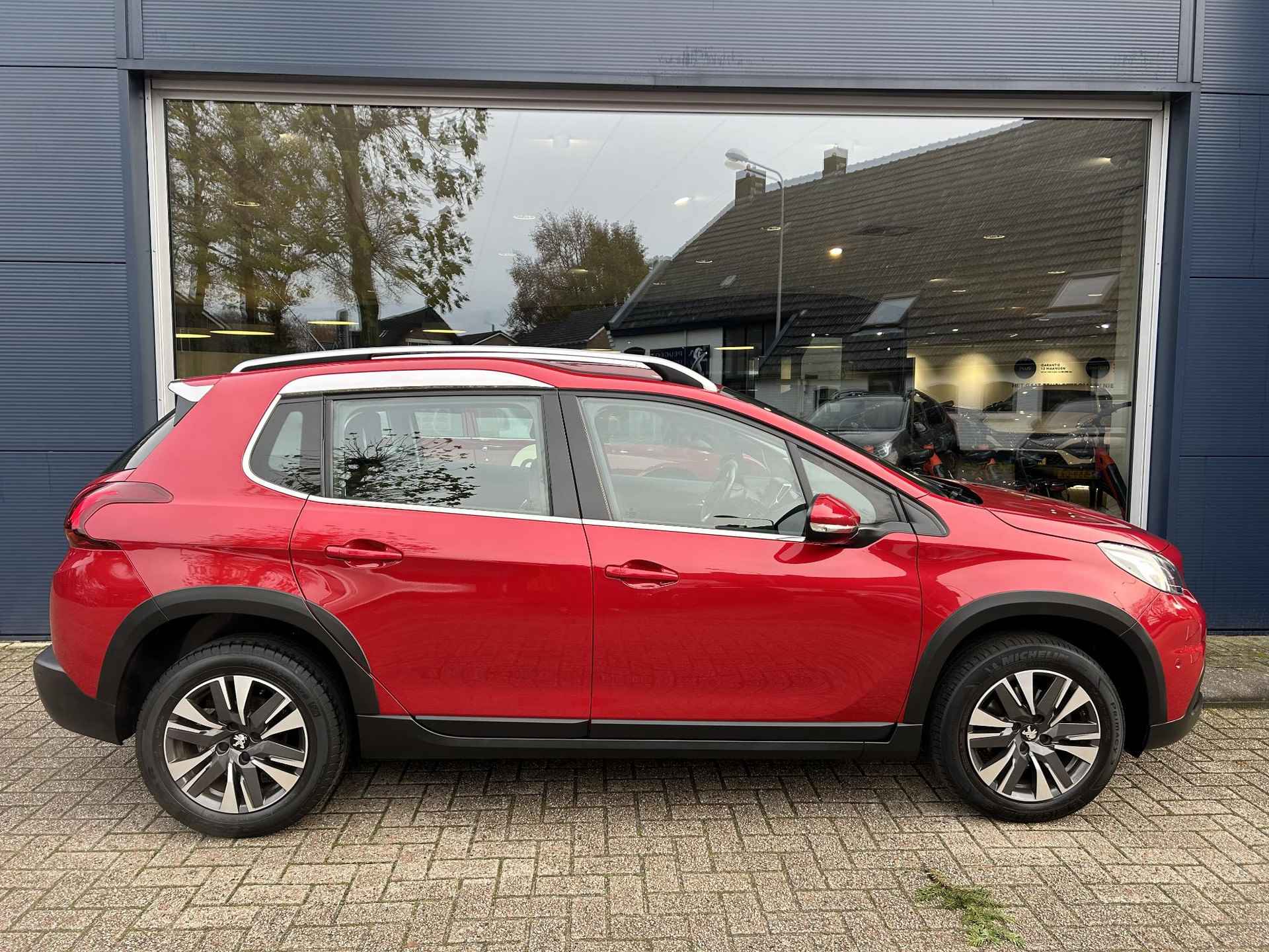 Peugeot 2008 1.2 Turbo 110 PK Allure | Navigatie | Hoge Zitpositie | Climate Control | Cruise Control | Parkeersensoren | Lichtmetalen Velgen 16" | Half Lederen Bekleding | Dakrails | Mistlampen | - 6/45