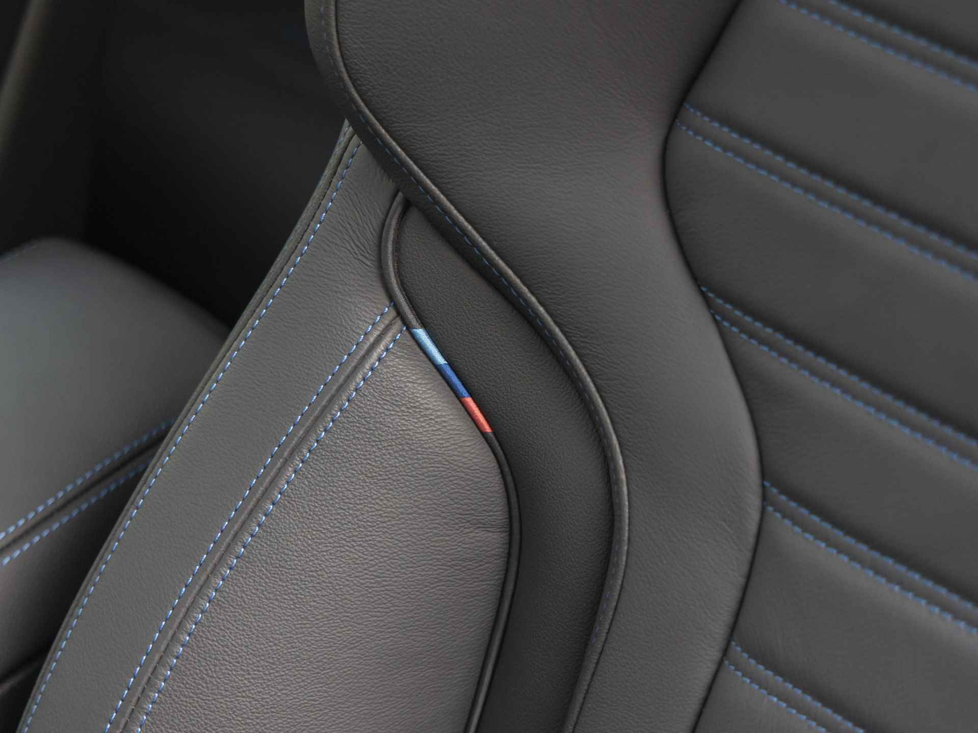 BMW 2 Serie Coupé M2 - Schuif-/Kanteldak - Harman Kardon - M-Sportzetels - Head-up - 24/46