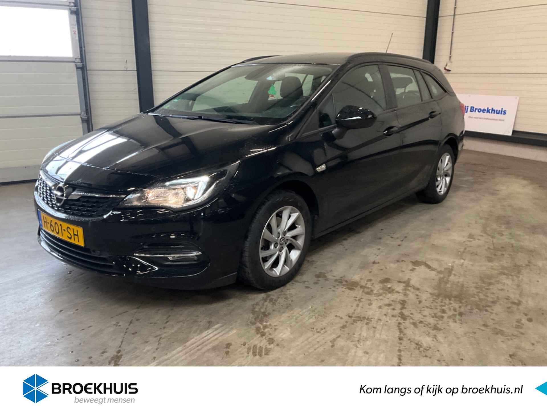 Opel Astra Sports Tourer 1.2 Edition | 1e Eigenaar! | Navi | AGR | Clima | Camera | Cruise | Parkeersensoren V+A | Lichtmetalen Velgen - 1/2