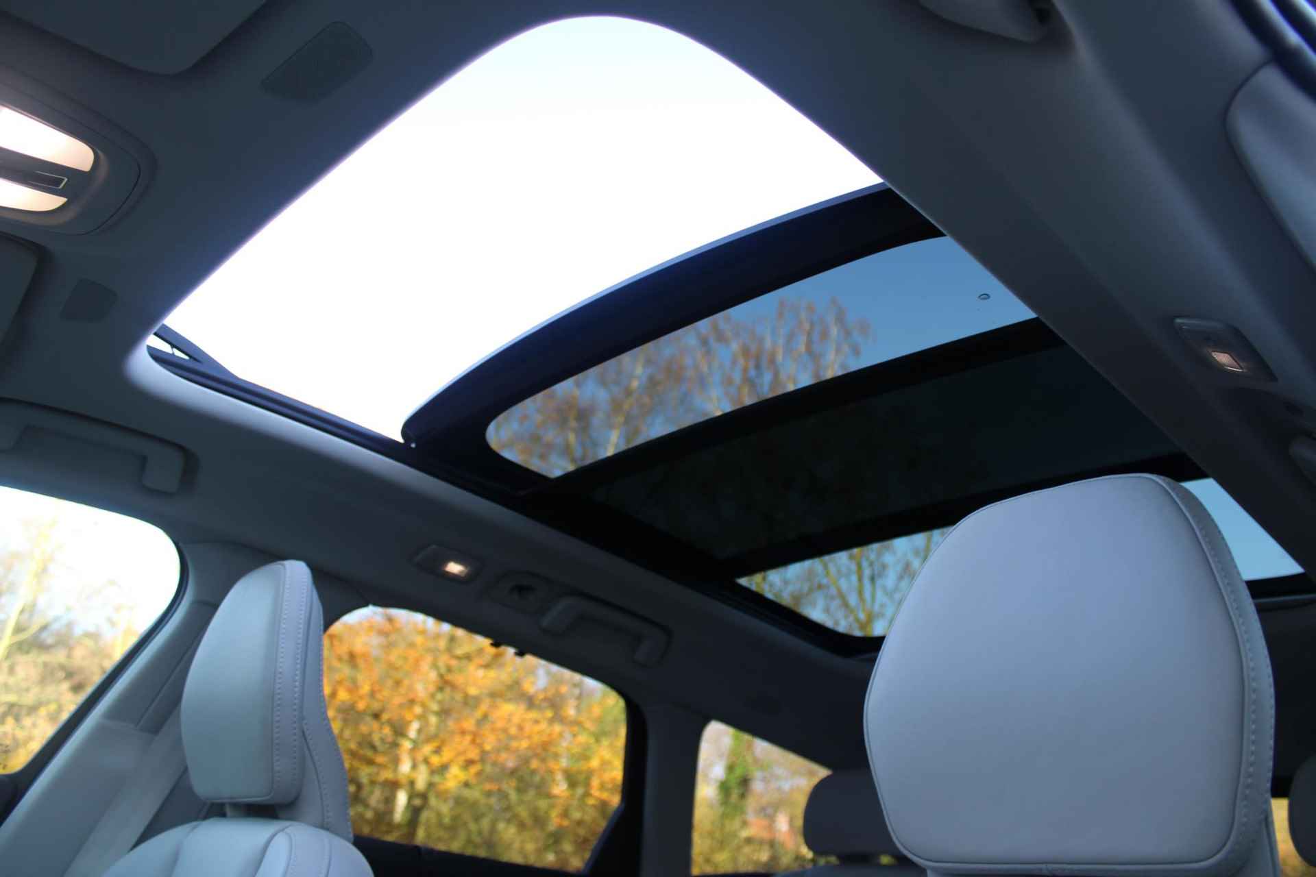 Volvo V90 AUT8 350PK T6 Recharge AWD Plus Bright, Adaptieve Cruise Control met Pilot Assist, Luchtvering, Elektrisch bedienbaar panoramisch schuif-/kanteldak, Premium audio by Harman Kardon, Elektrische voorstoelen met ventilatie, Verwarmbare voorstoelen + stuurwiel,  Park Assist voor + achter, 360 Parkeercamera, Alarmklasse III, Blind Spot Information System, Keyless Entry, Apple CarPlay, 20'' Lichtmetalen wielen - 9/50