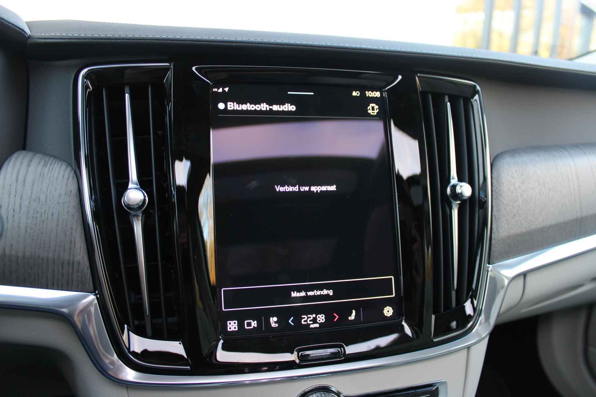 Volvo V90 AUT8 350PK T6 Recharge AWD Plus Bright, Adaptieve Cruise Control met Pilot Assist, Luchtvering, Elektrisch bedienbaar panoramisch schuif-/kanteldak, Premium audio by Harman Kardon, Elektrische voorstoelen met ventilatie, Verwarmbare voorstoelen + stuurwiel,  Park Assist voor + achter, 360 Parkeercamera, Alarmklasse III, Blind Spot Information System, Keyless Entry, Apple CarPlay, 20'' Lichtmetalen wielen - 37/50