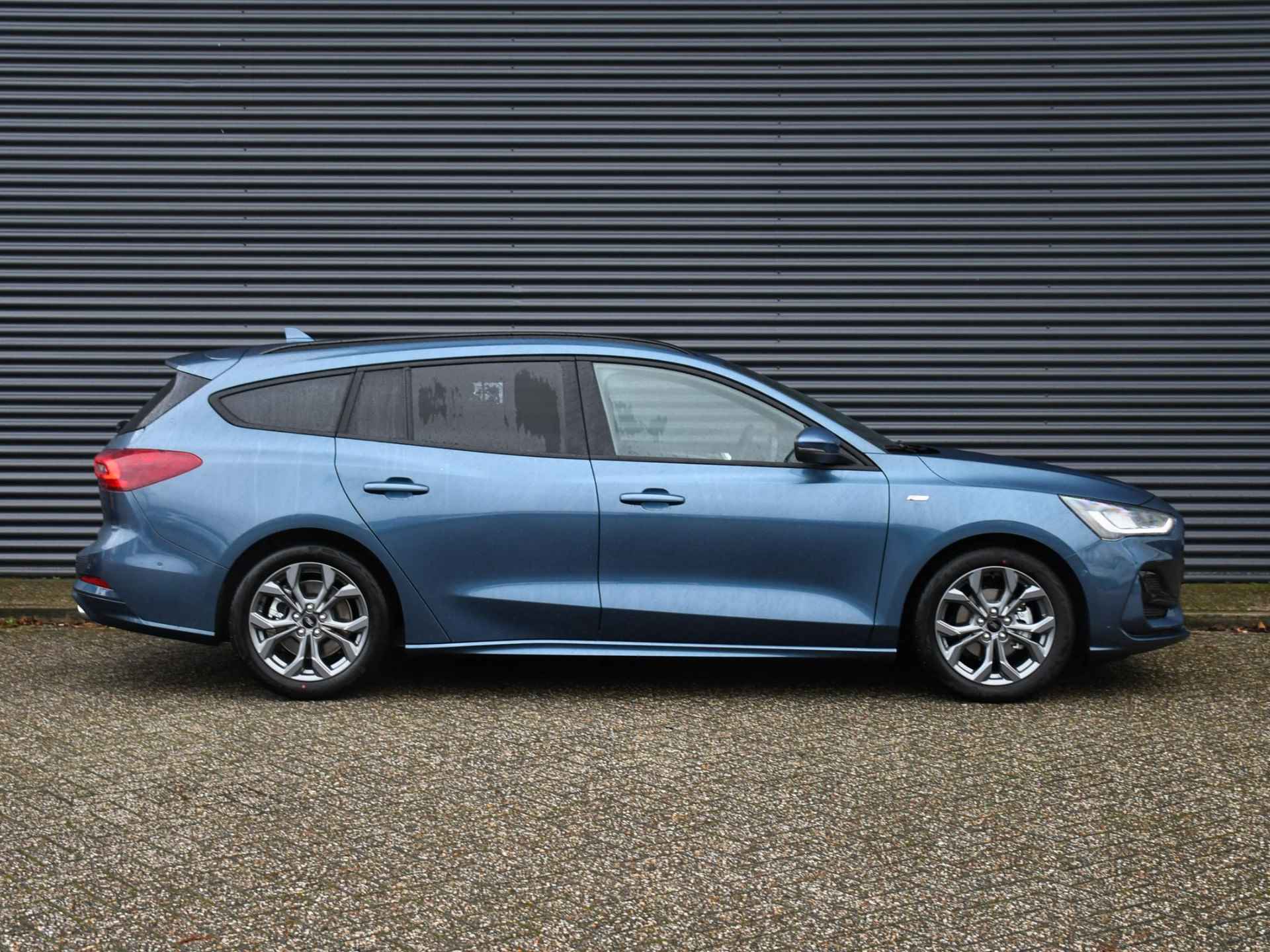 Ford Focus Wagon ST Line 1.0 EcoBoost Hybrid 125pk ADAPT. CRUISE | 17''LM | PDC + CAM. | DAB | DODE HOEK | WINTER PACK - 3/31